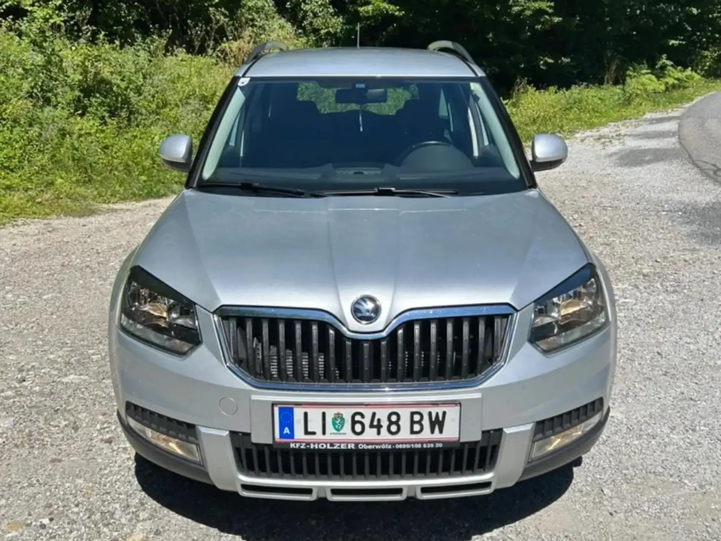 Skoda Yeti Yeti 2,0 TDI SCR 4x4 Ambition Ambition Silber - 2