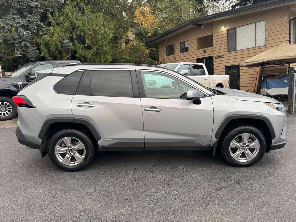 2023 Toyota RAV4 Hybrid XLE AWD CLEAN TITLE — снимка 1