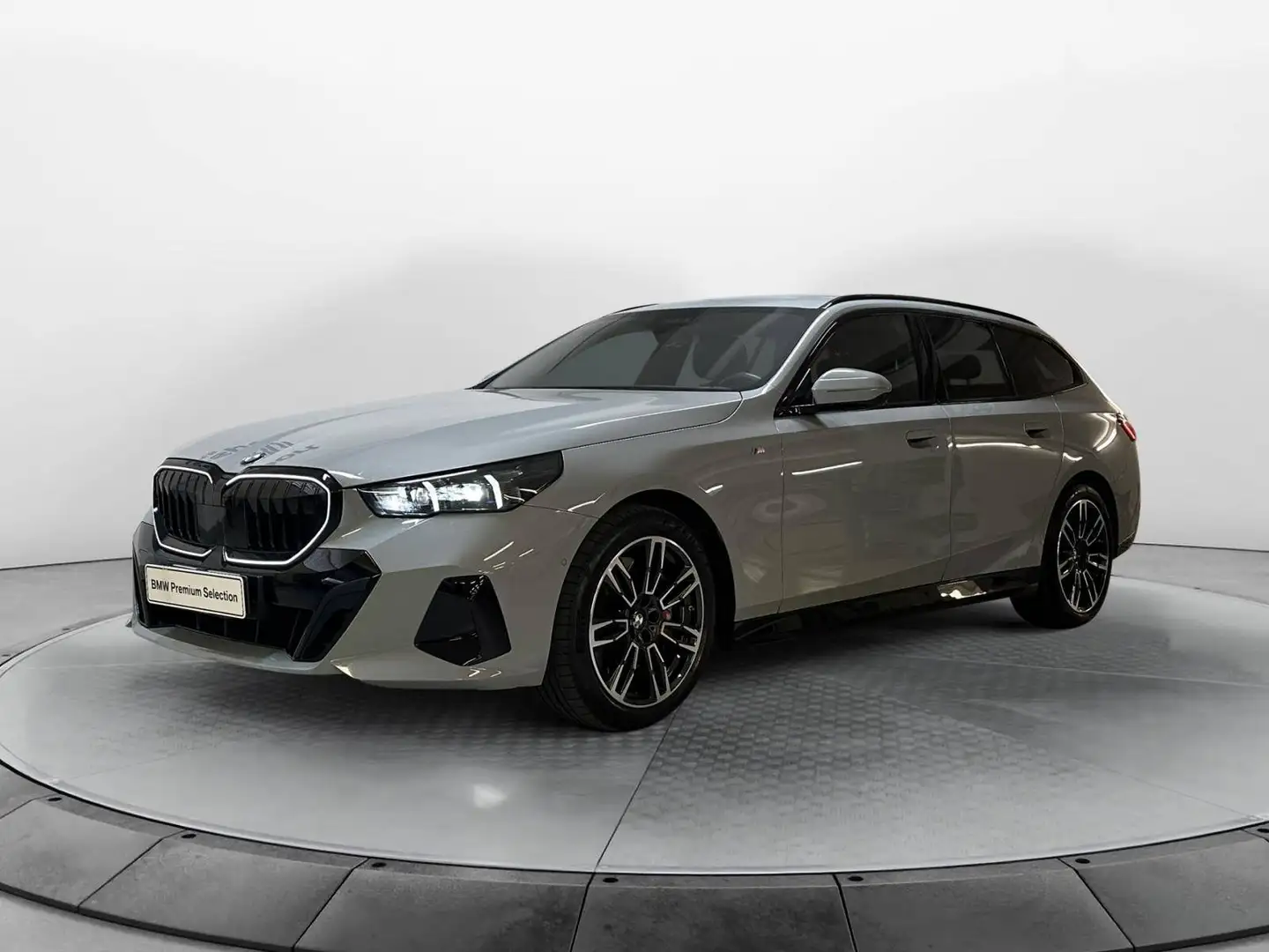 BMW 540 540d xDrive Touring MSport Pro 249cv Grijs - 1
