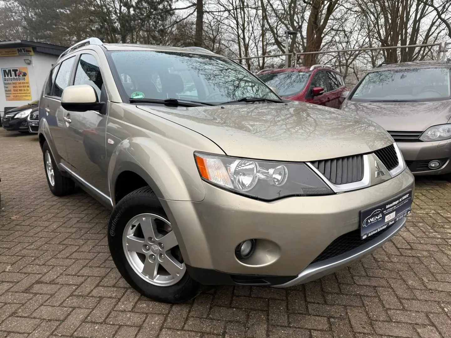 Mitsubishi Outlander 2.0 DI-D Invite;TÜV NEU;Inkl-Garantie+ Beige - 2