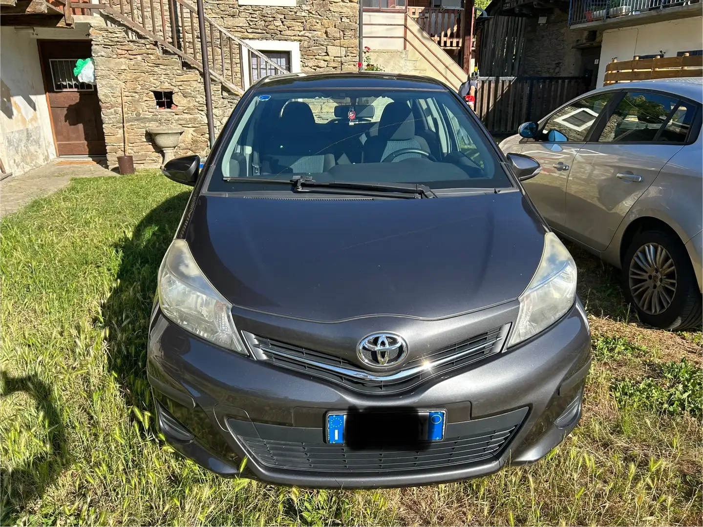Toyota Yaris 5p 1.0 Active Grigio - 1