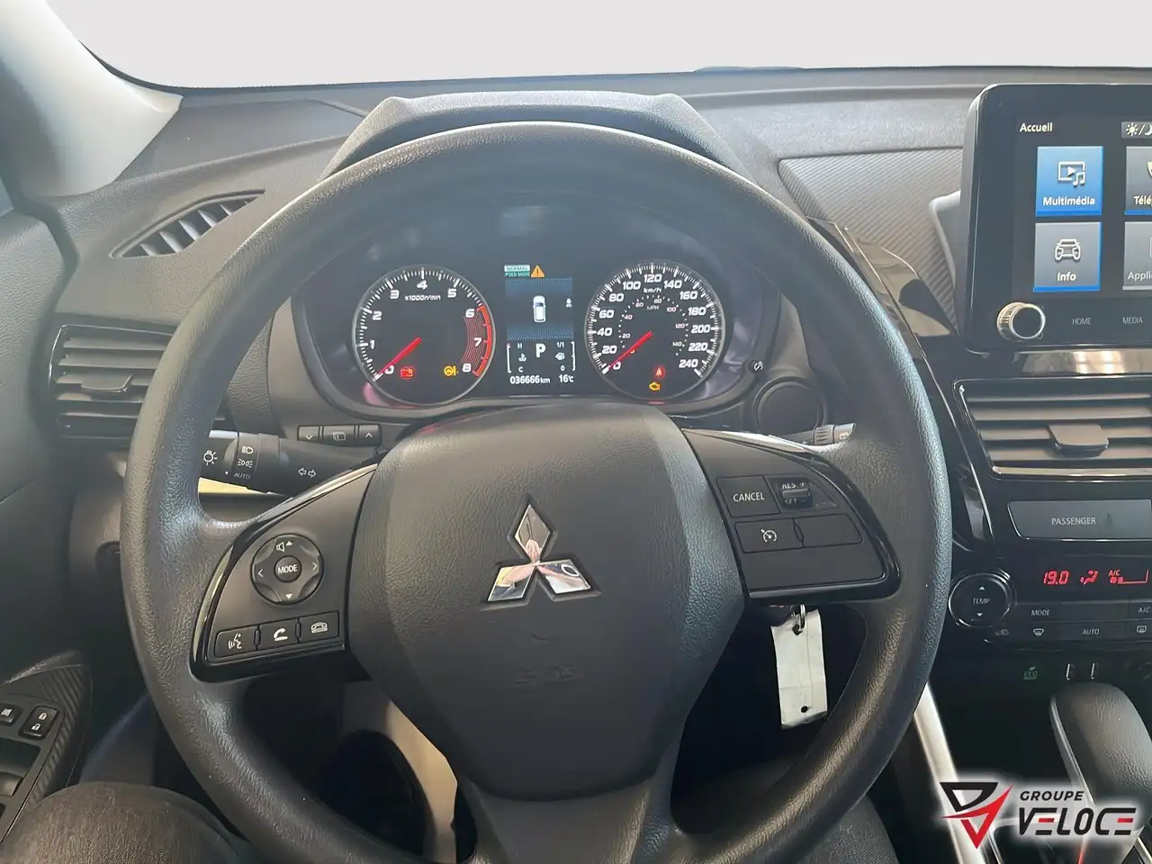 Mitsubishi Eclipse Cross снимка Mitsubishi Eclipse Cross