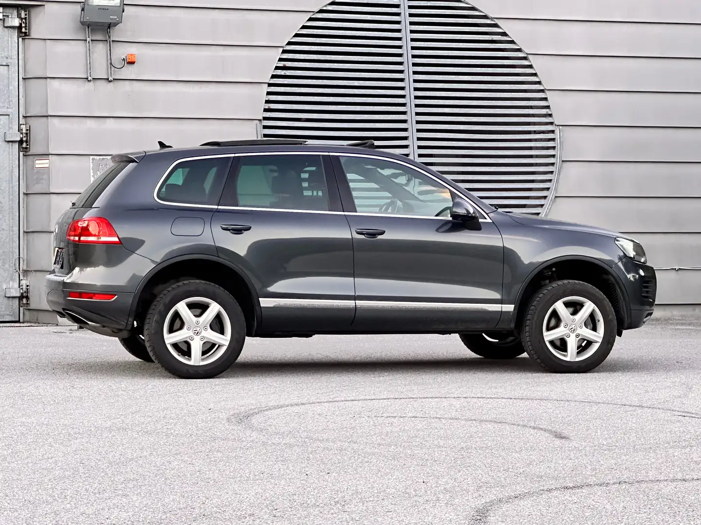 Volkswagen Touareg V6 TDI AHK Panoramadach Leder Navi Sitzkühlung Grau - 2