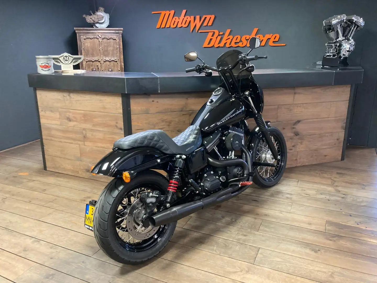Harley-Davidson Dyna Street Bob FXDB 103 Club Style Black Edition Saddleman Zwart - 2
