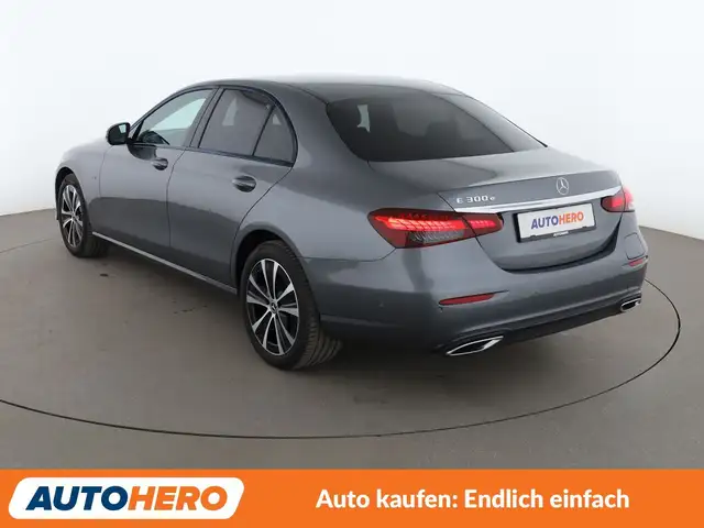 Mercedes-Benz E-Class view 4
