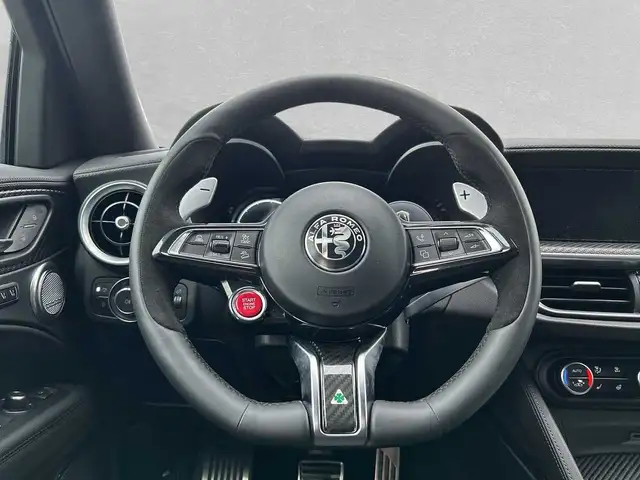 Alfa Romeo Stelvio view 11