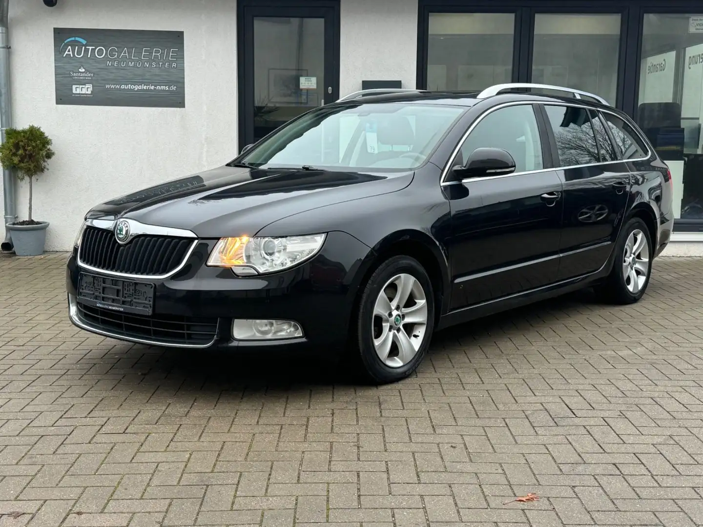 Skoda Superb 2.0TDI Ambition°Navi°Tempo°PDC°AHK° Schwarz - 1