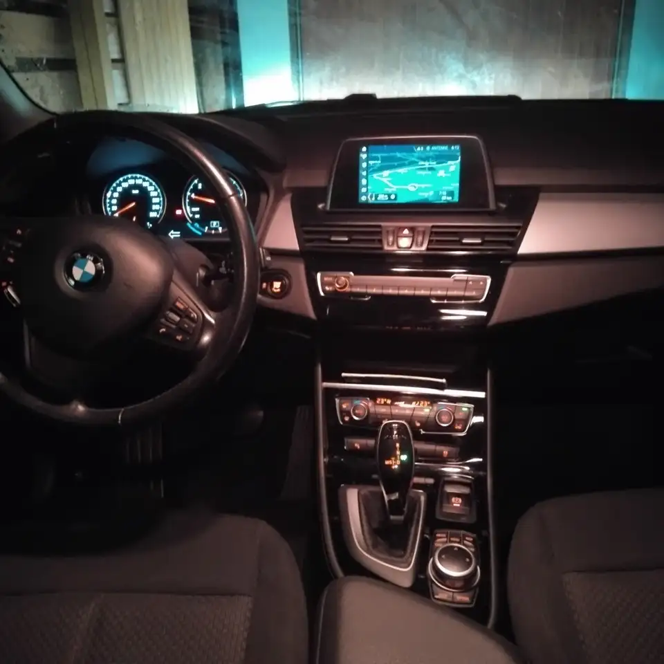BMW 218