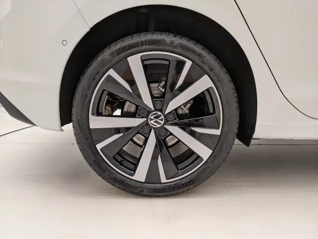 Volkswagen Golf view 9