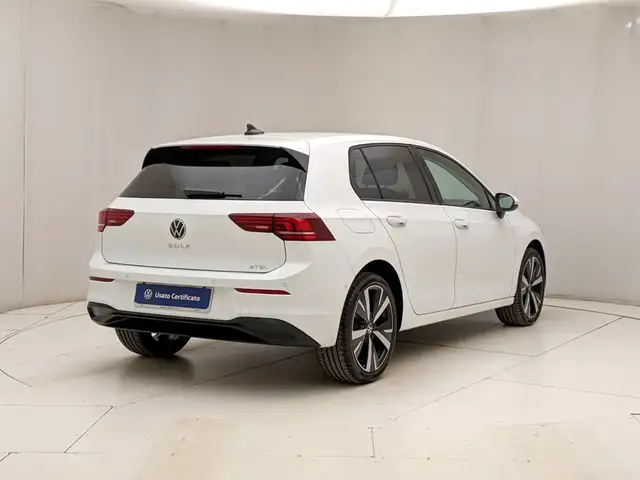 Volkswagen Golf view 4