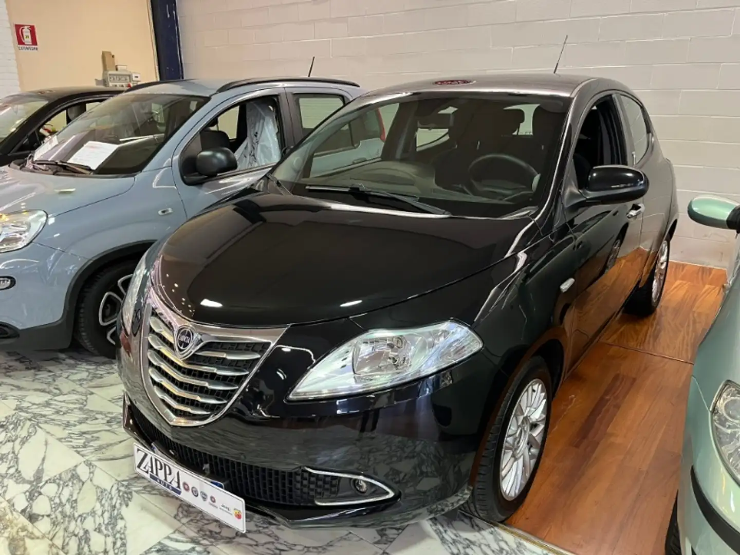 Lancia Ypsilon 1.2 69 CV 5 porte S&S Gold Noir - 1