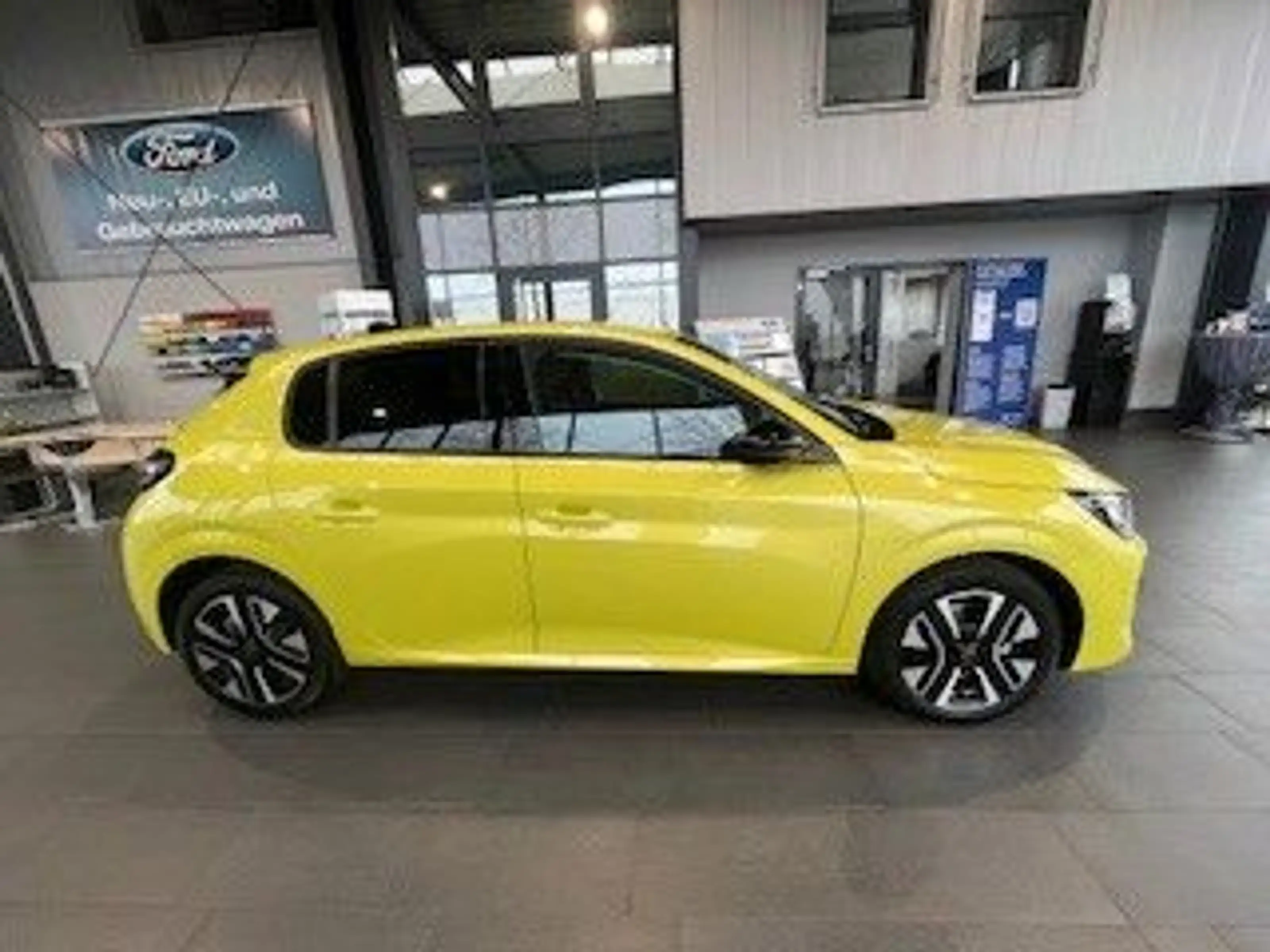 Peugeot 208 Hybrid 110 Allure — photo 2
