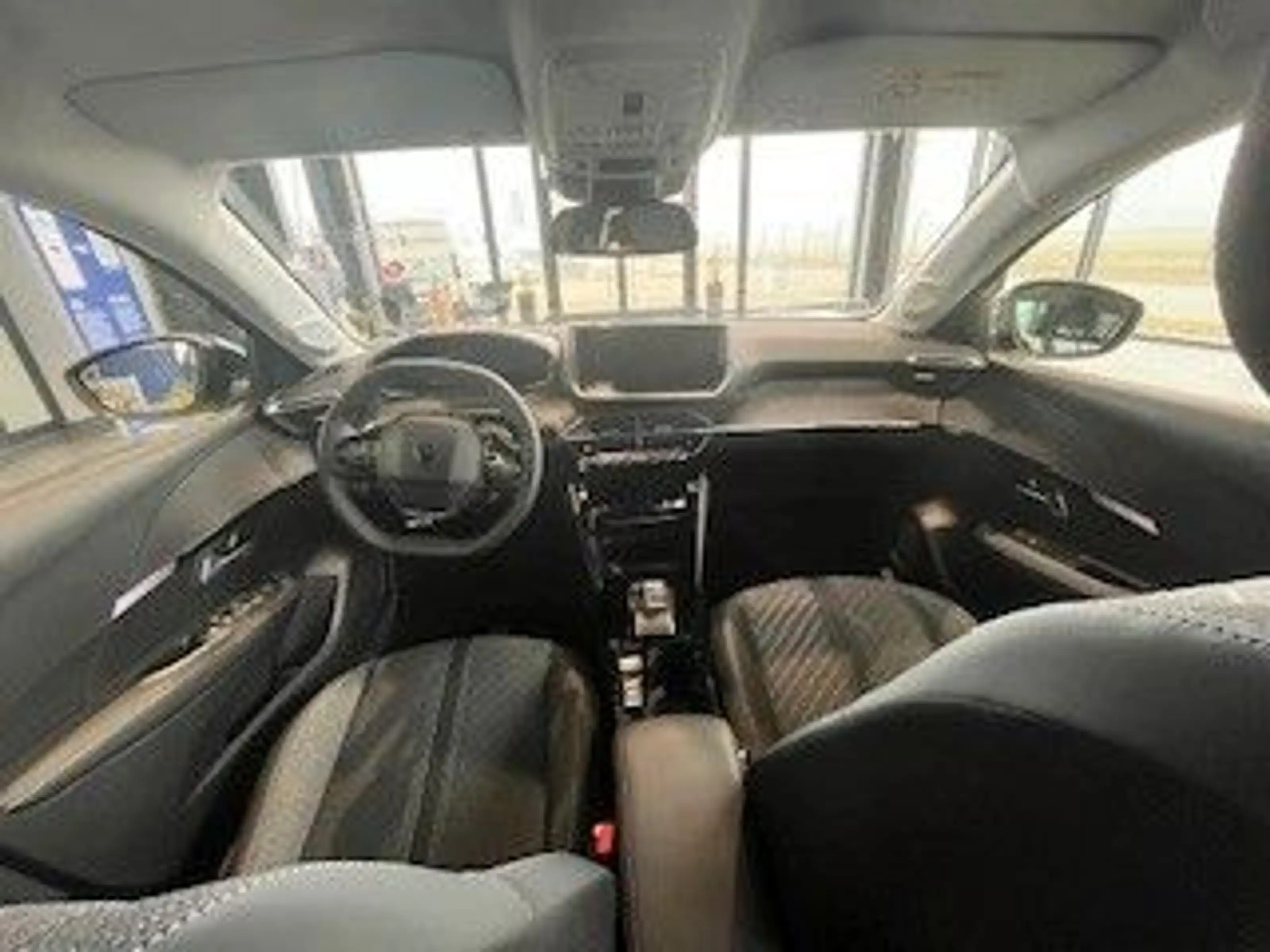 Peugeot 208 Hybrid 110 Allure — photo 8
