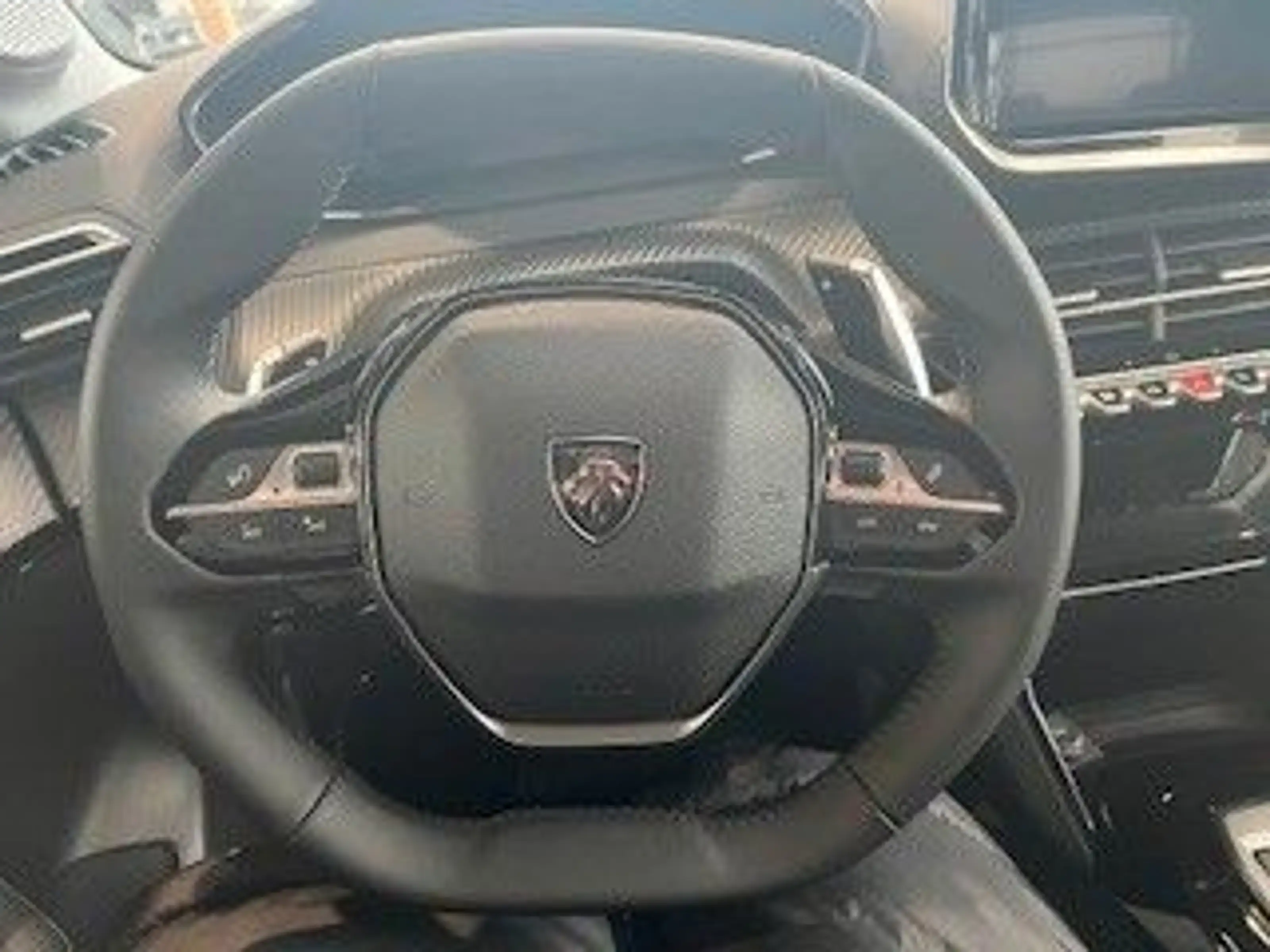Peugeot 208 Hybrid 110 Allure — photo 11