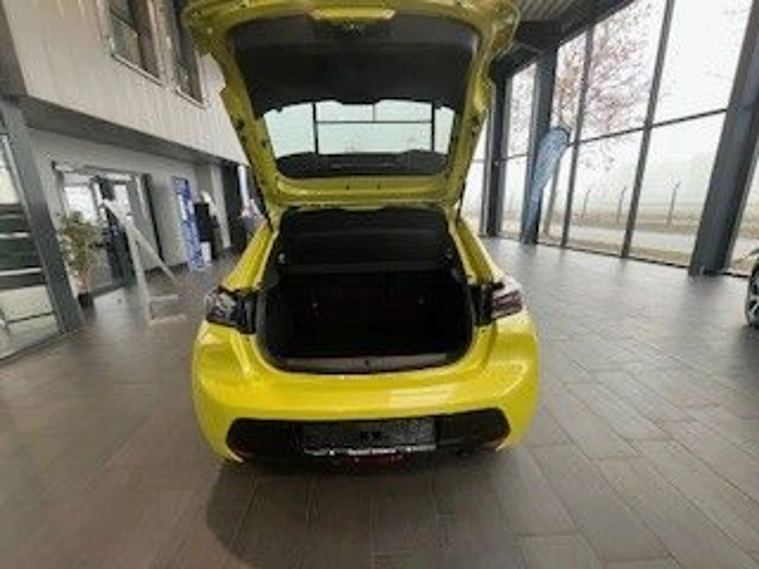 Peugeot 208 Hybrid 110 Allure — photo 7