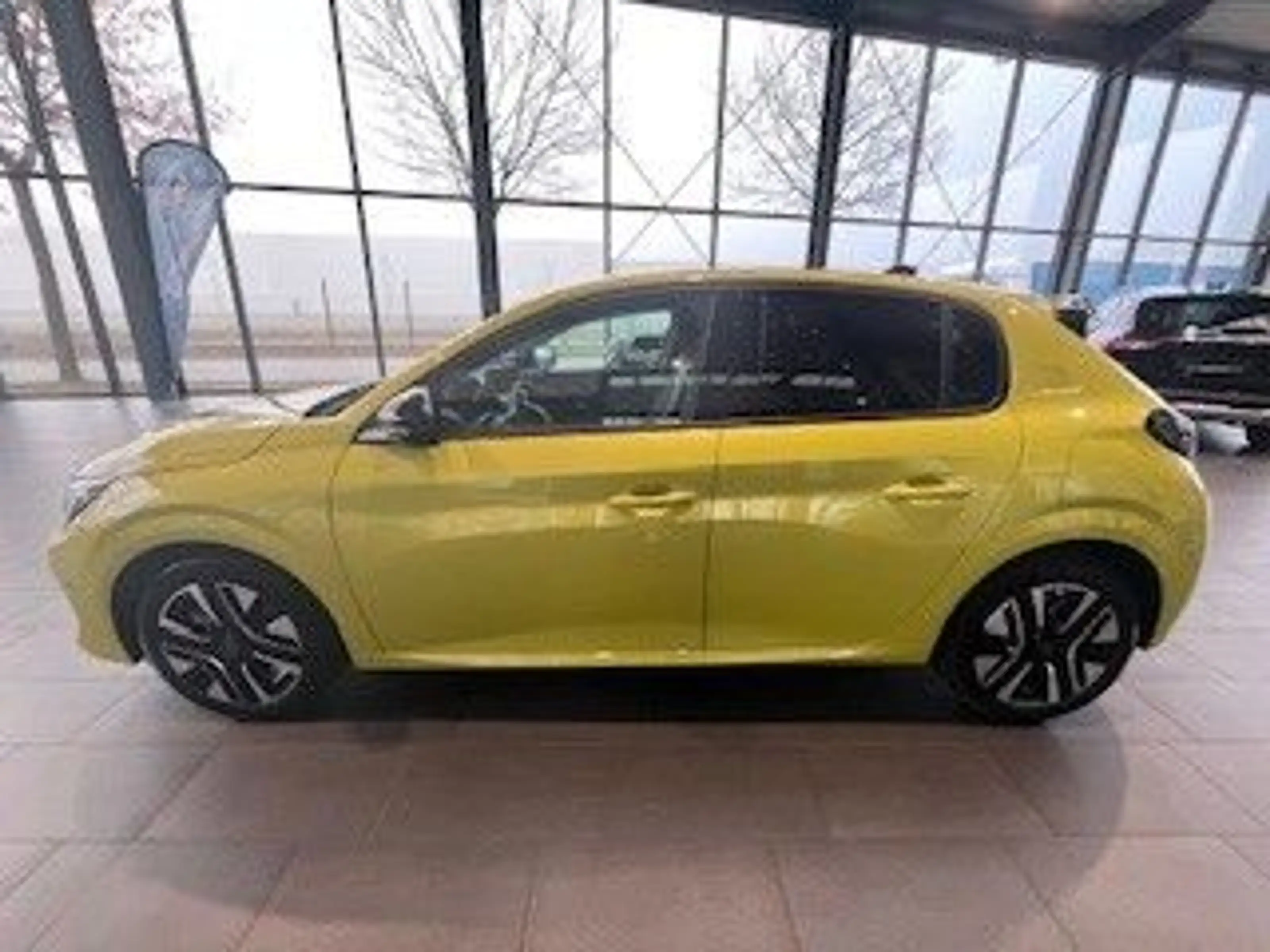 Peugeot 208 Hybrid 110 Allure — photo 5