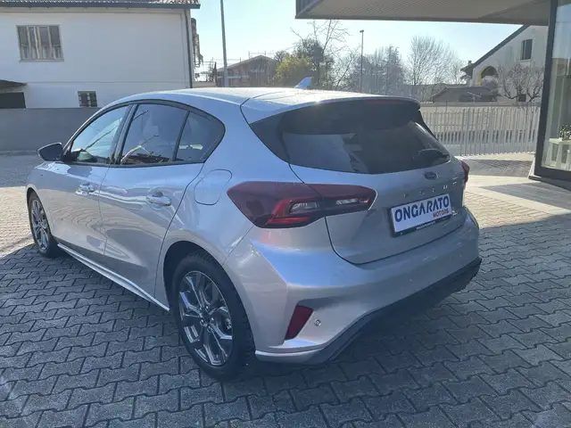 Ford Focus view 4