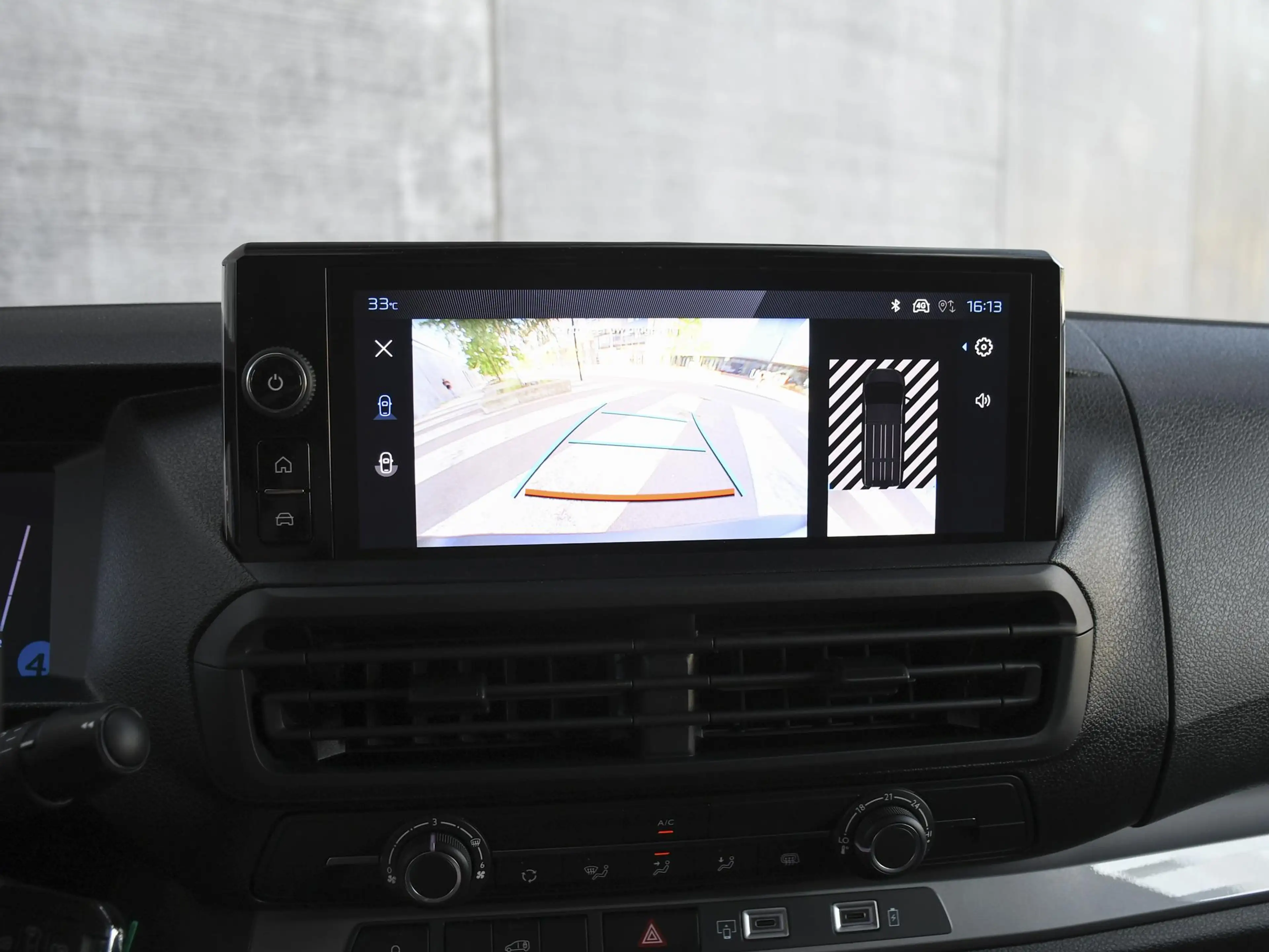 Peugeot e-Expert L2H1 EV 75 kWh 136pk Automaat CAMERA | CRUISE.C | — photo 15