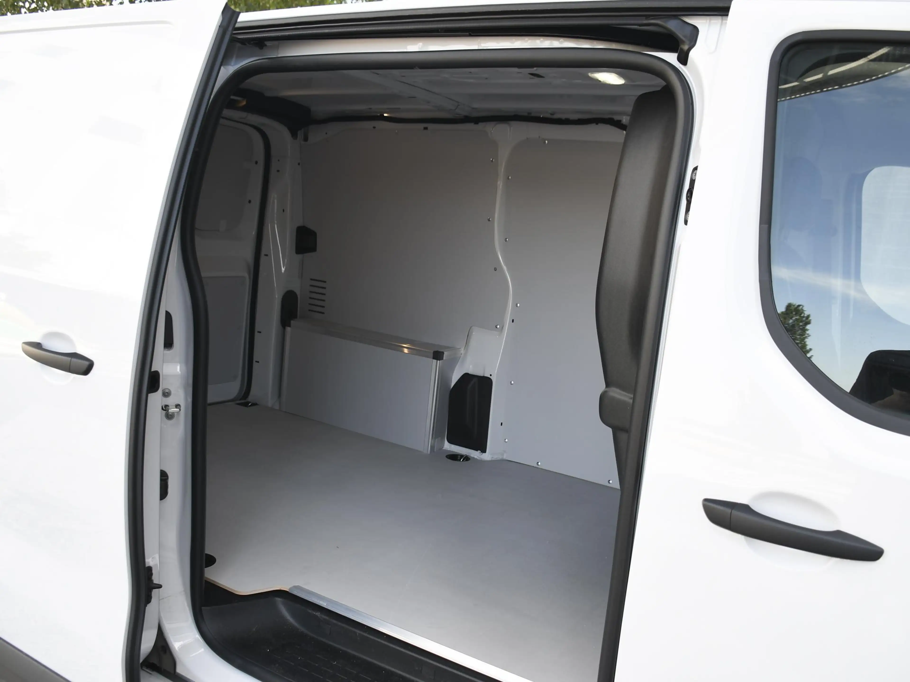 Peugeot e-Expert L2H1 EV 75 kWh 136pk Automaat CAMERA | CRUISE.C | — photo 10