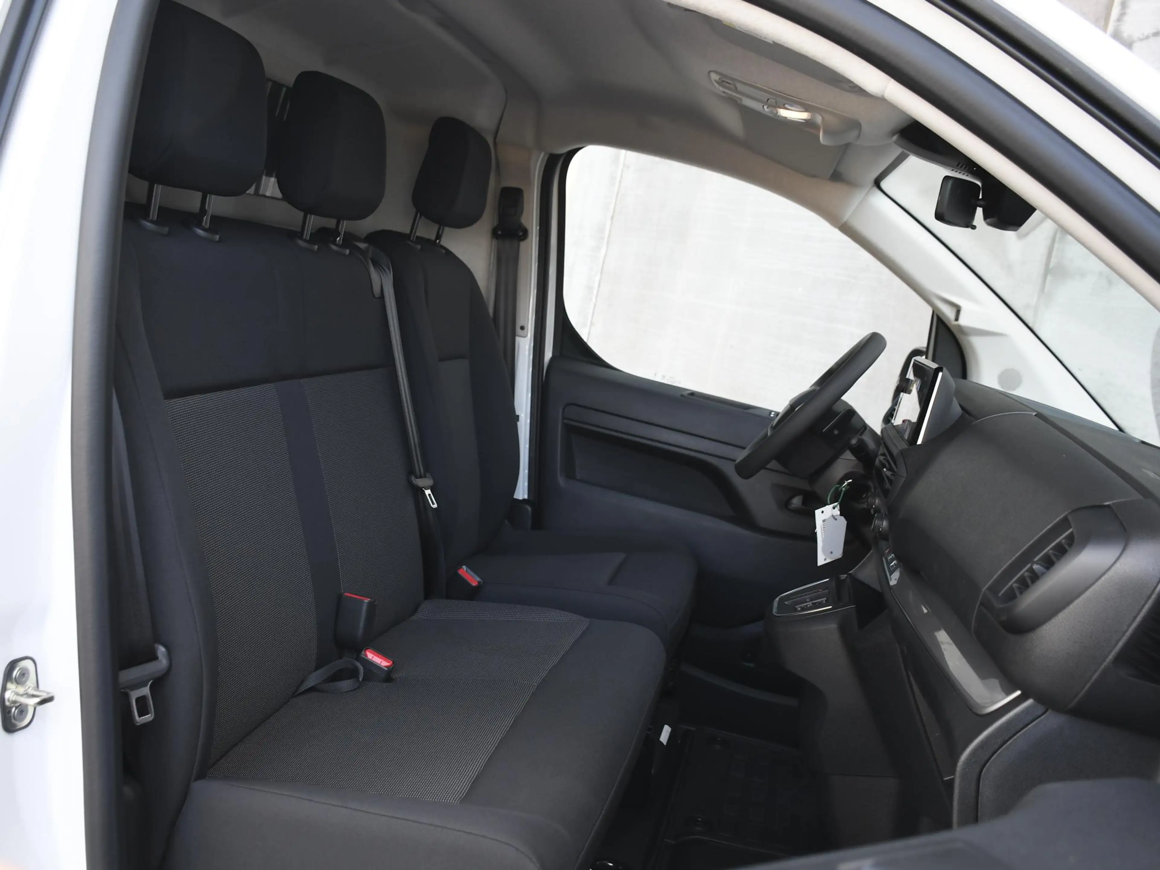 Peugeot e-Expert L2H1 EV 75 kWh 136pk Automaat CAMERA | CRUISE.C | — photo 9