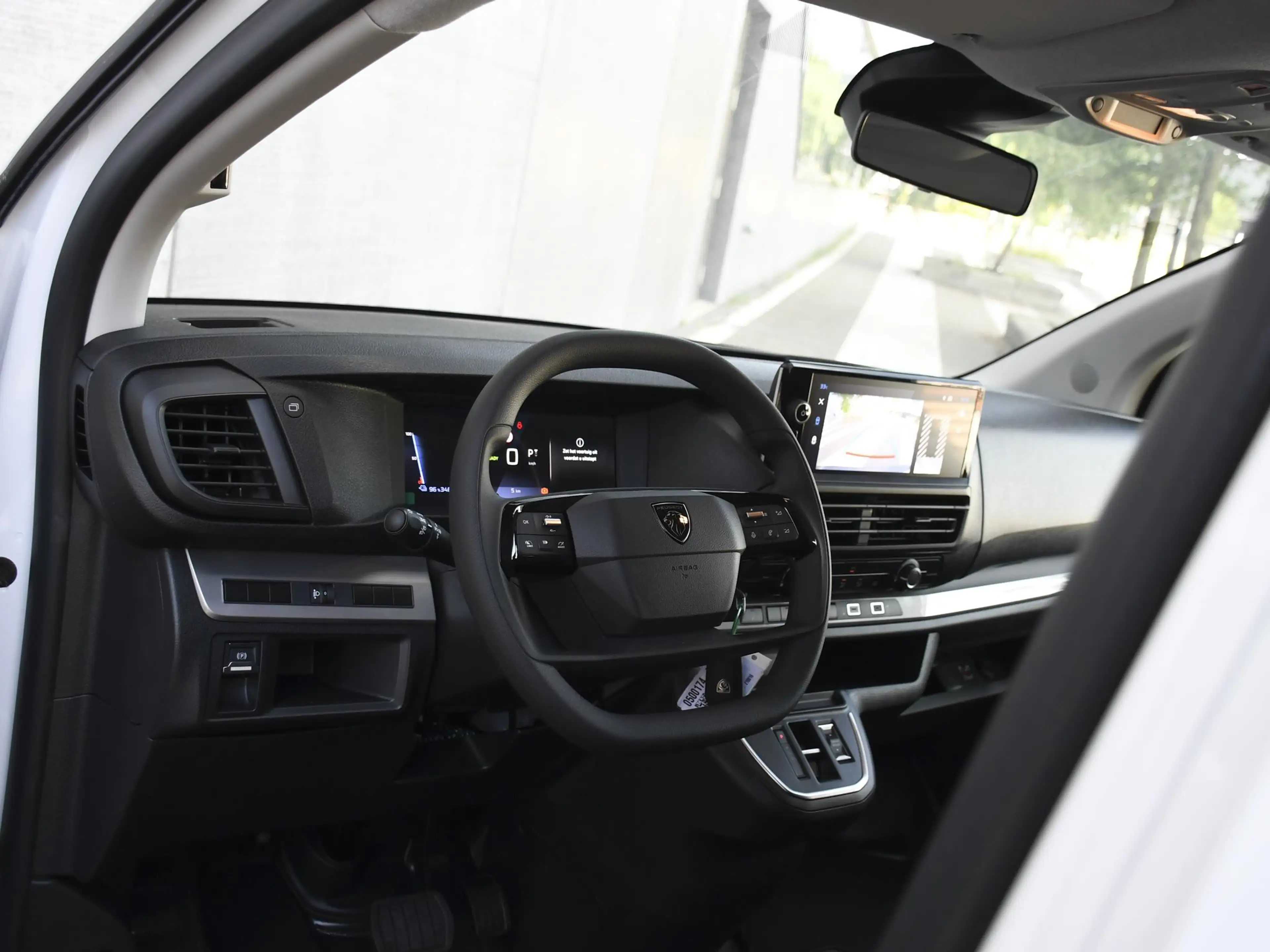 Peugeot e-Expert L2H1 EV 75 kWh 136pk Automaat CAMERA | CRUISE.C | — photo 12