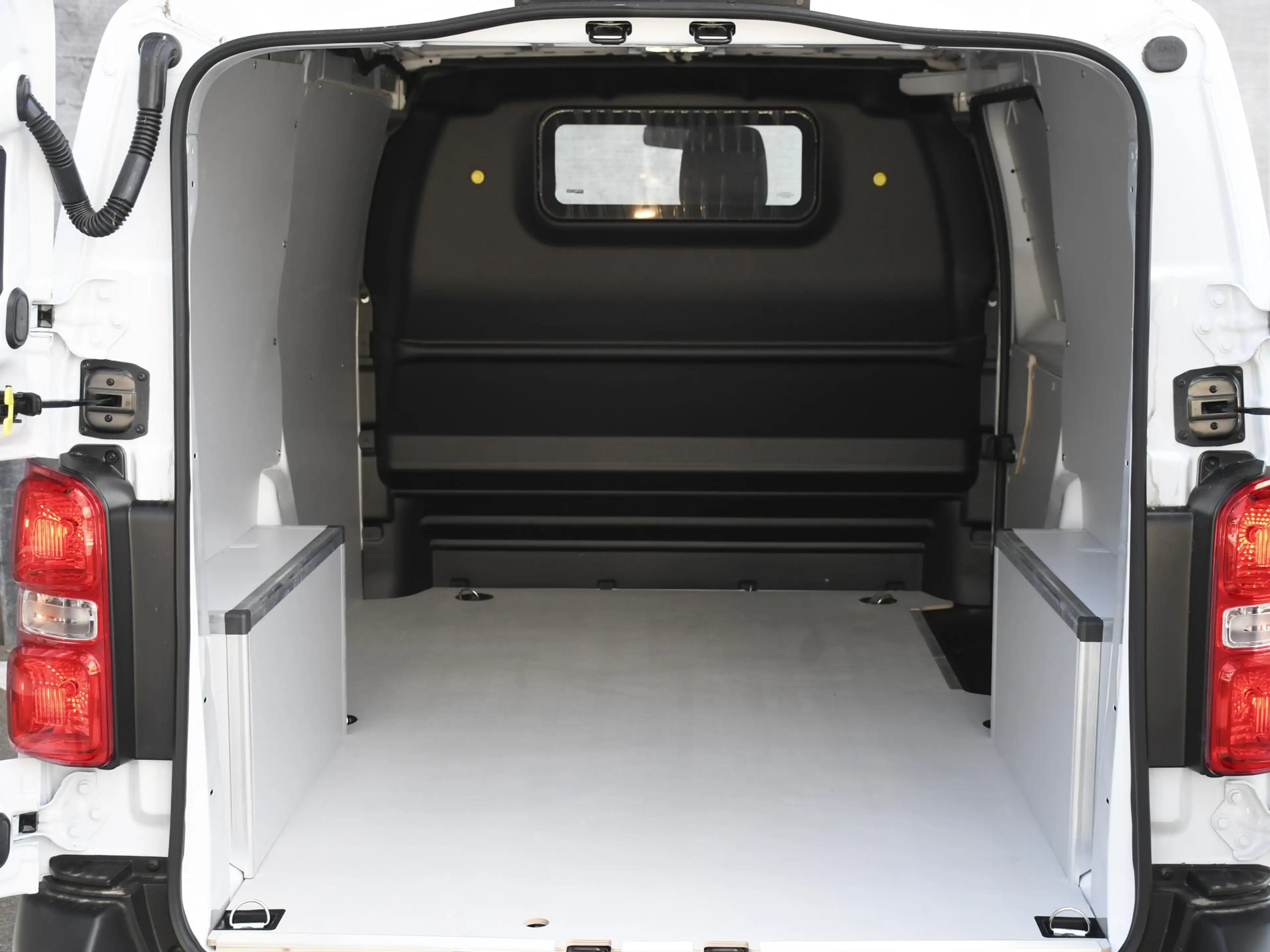 Peugeot e-Expert L2H1 EV 75 kWh 136pk Automaat CAMERA | CRUISE.C | — photo 11
