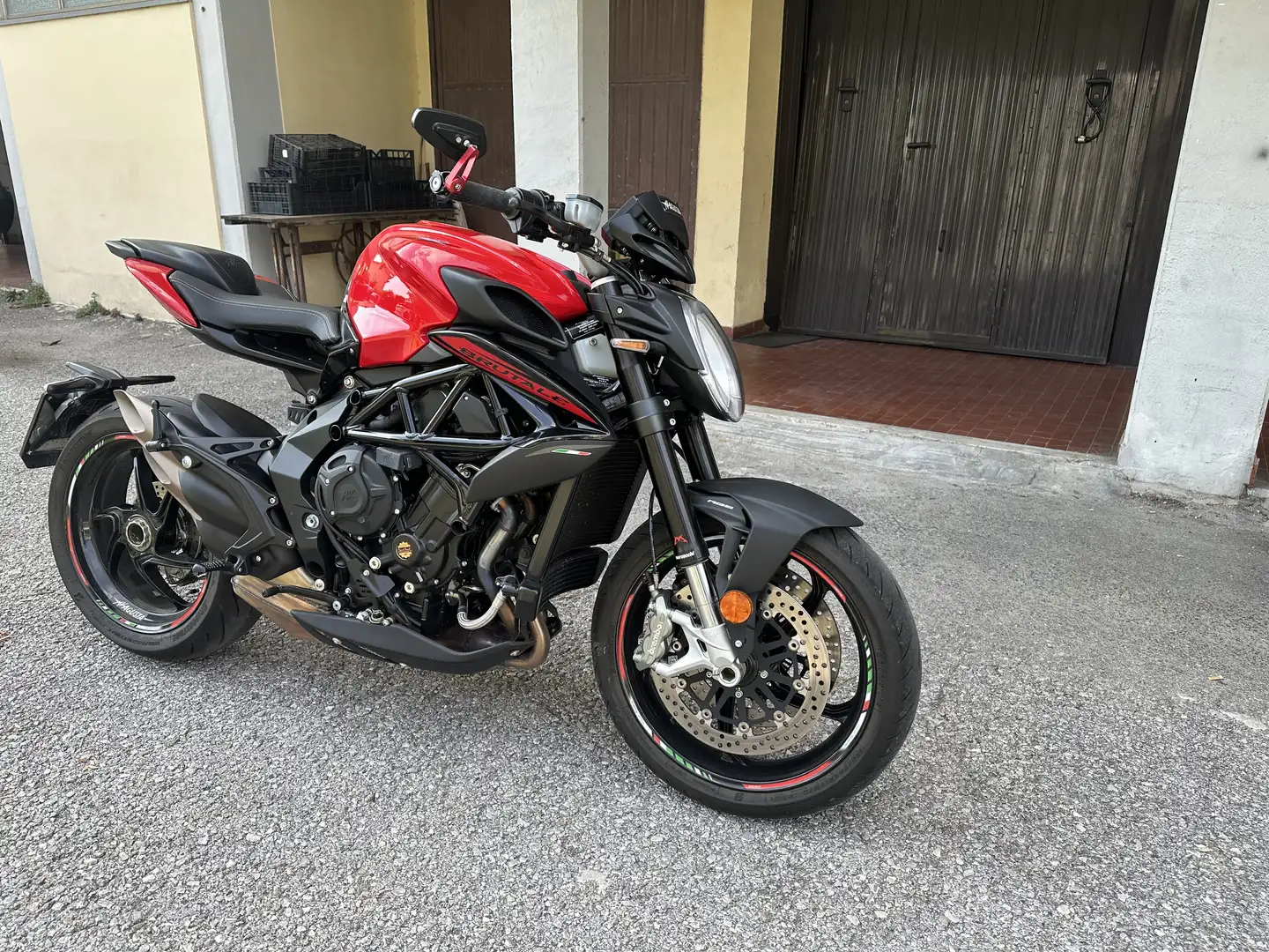 MV Agusta Brutale 800 rosso - 2