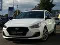 Hyundai i30 KOMBI NAVI/SHZ/LHZ/CLIM./PDC VH/CAM./GARANTI Blanc - thumbnail 1