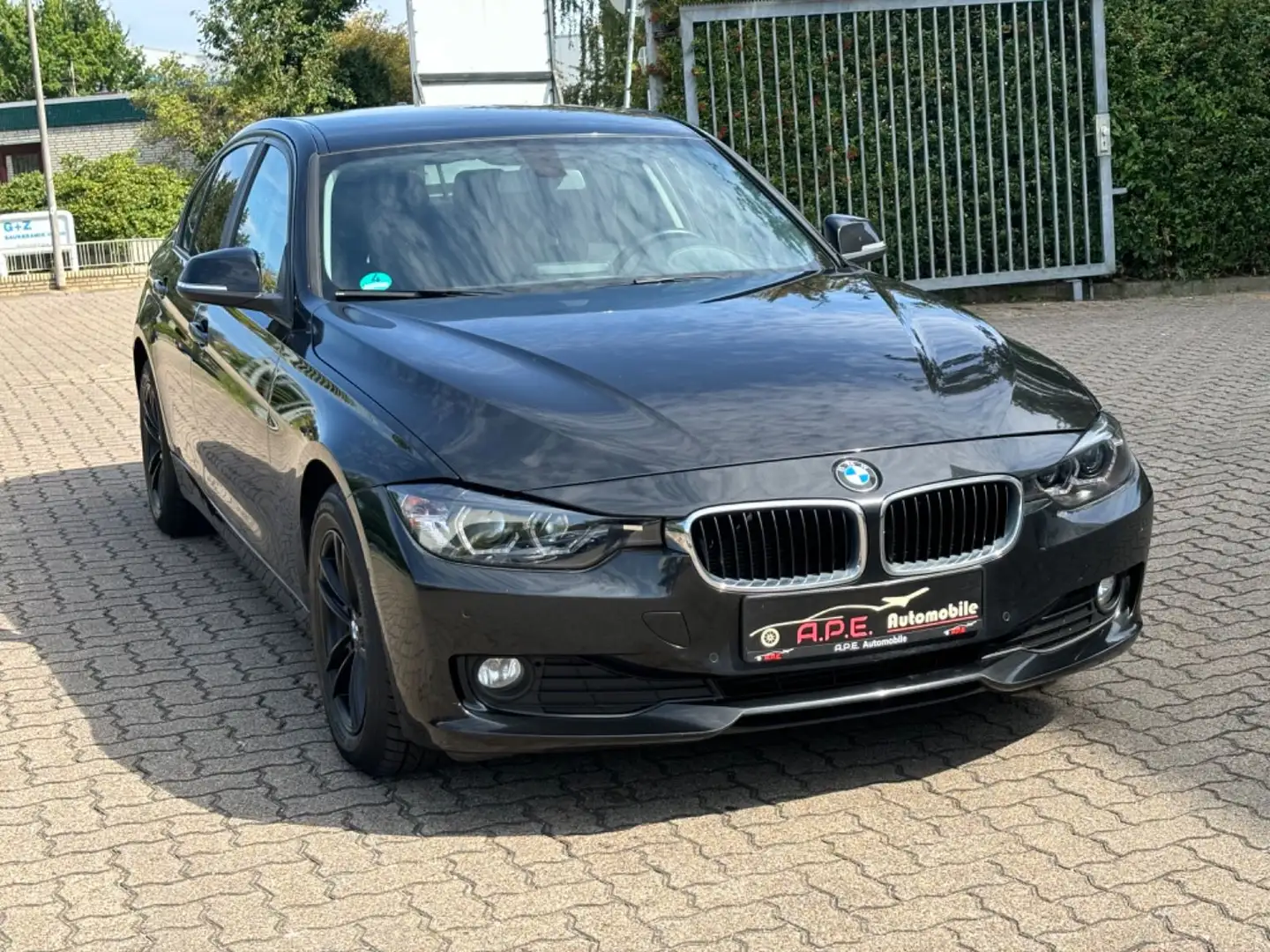 BMW 318 BMW 3 Lim. 318 d Automatik TÜV NEU Noir - 1