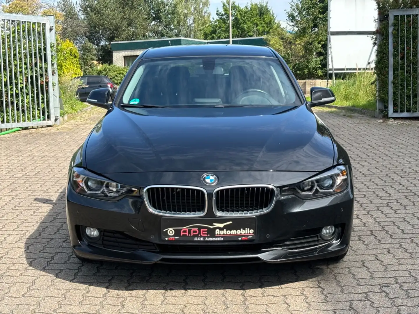 BMW 318 BMW 3 Lim. 318 d Automatik TÜV NEU Noir - 2