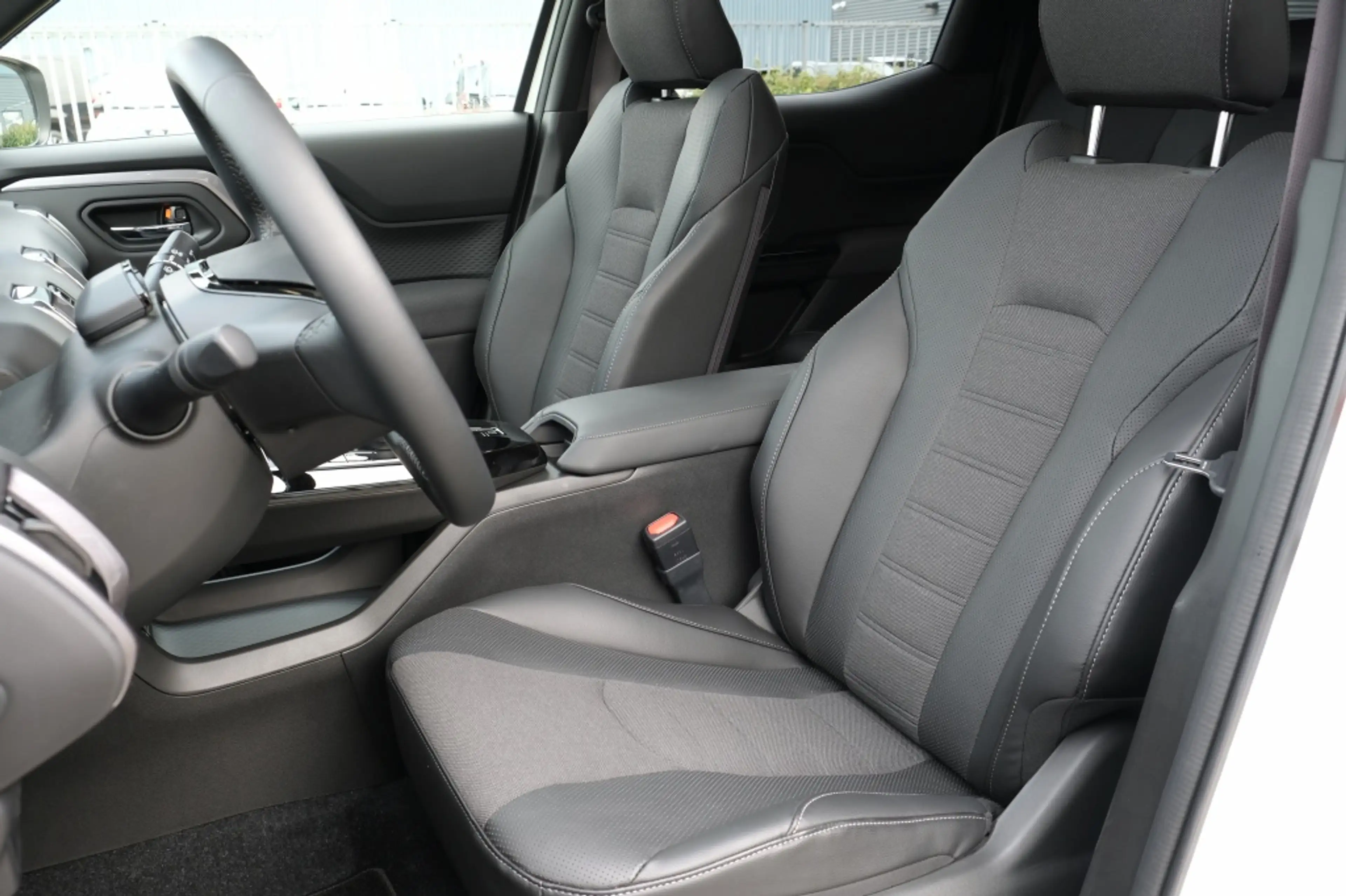 Toyota Urban Cruiser 61,1 kwh Executive Automaat | Actieradius (WLTP): — photo 15