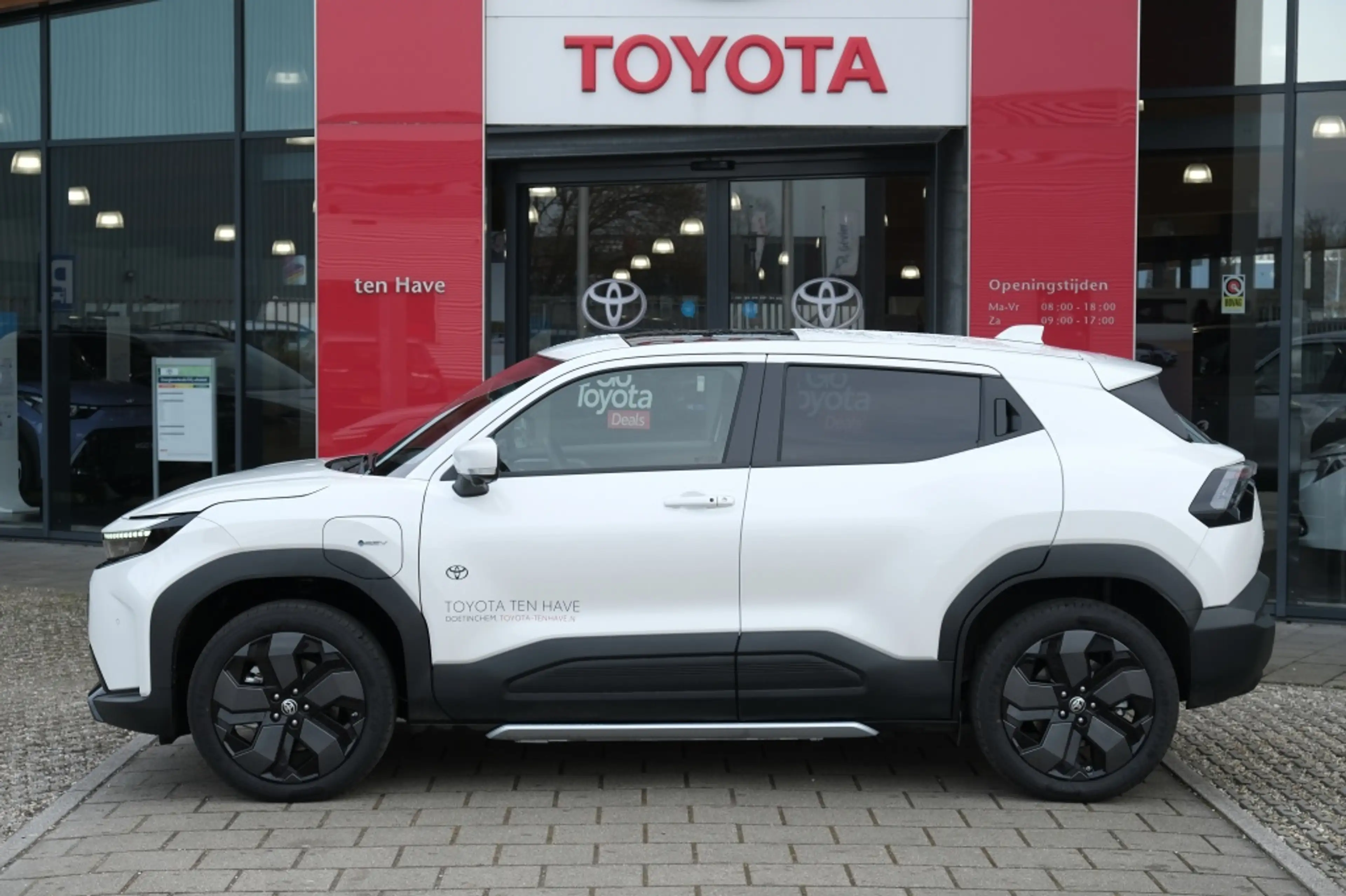 Toyota Urban Cruiser 61,1 kwh Executive Automaat | Actieradius (WLTP): — photo 8