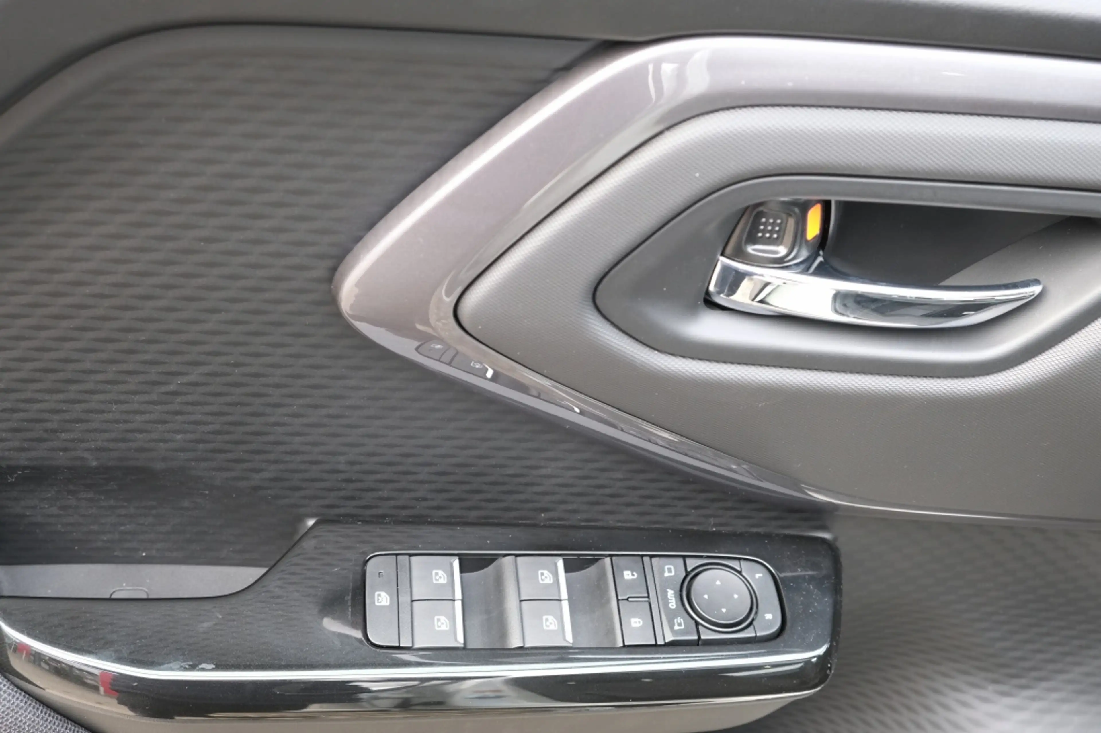 Toyota Urban Cruiser 61,1 kwh Executive Automaat | Actieradius (WLTP): — photo 13