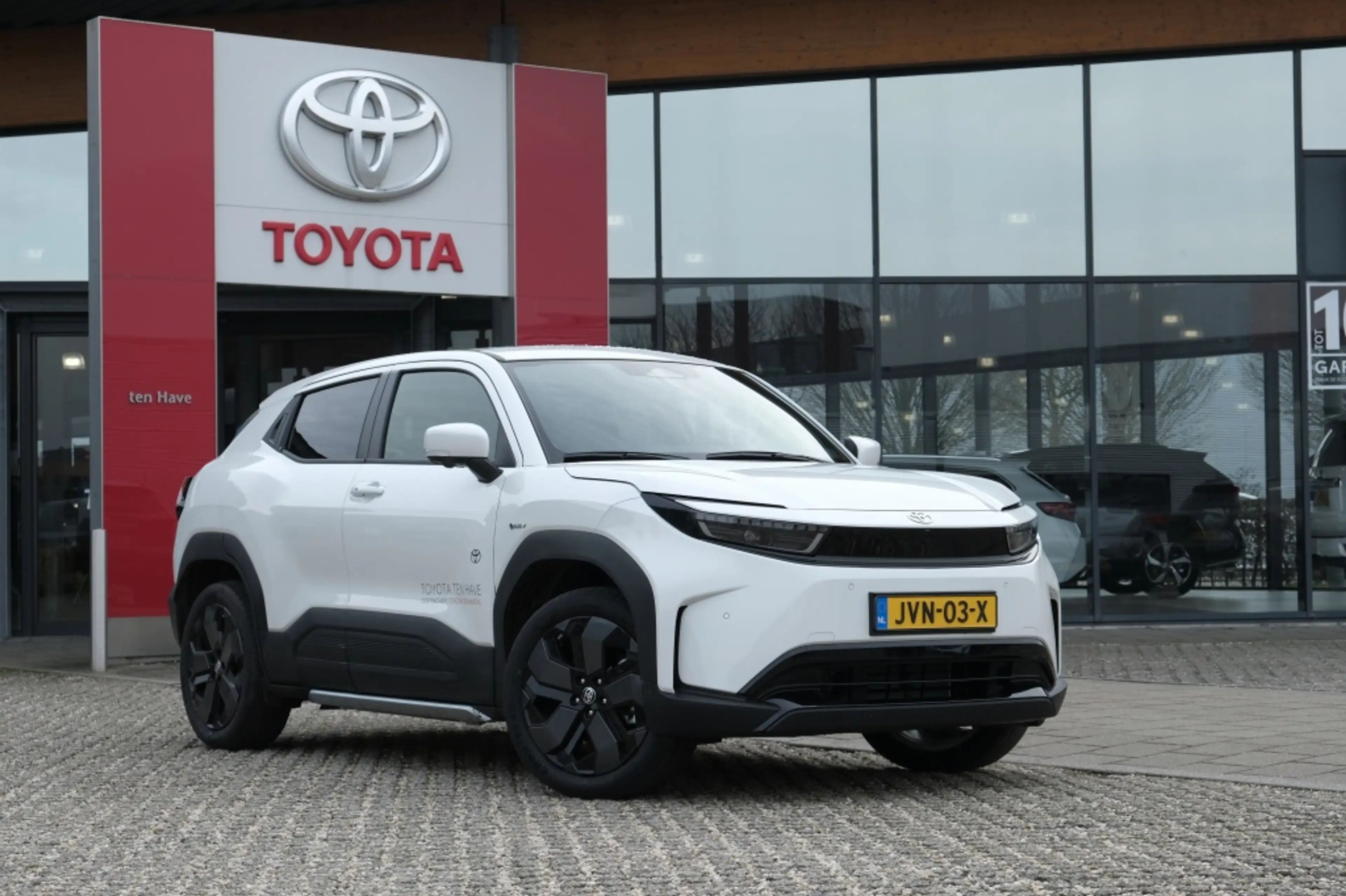 Toyota Urban Cruiser 61,1 kwh Executive Automaat | Actieradius (WLTP): — photo 2