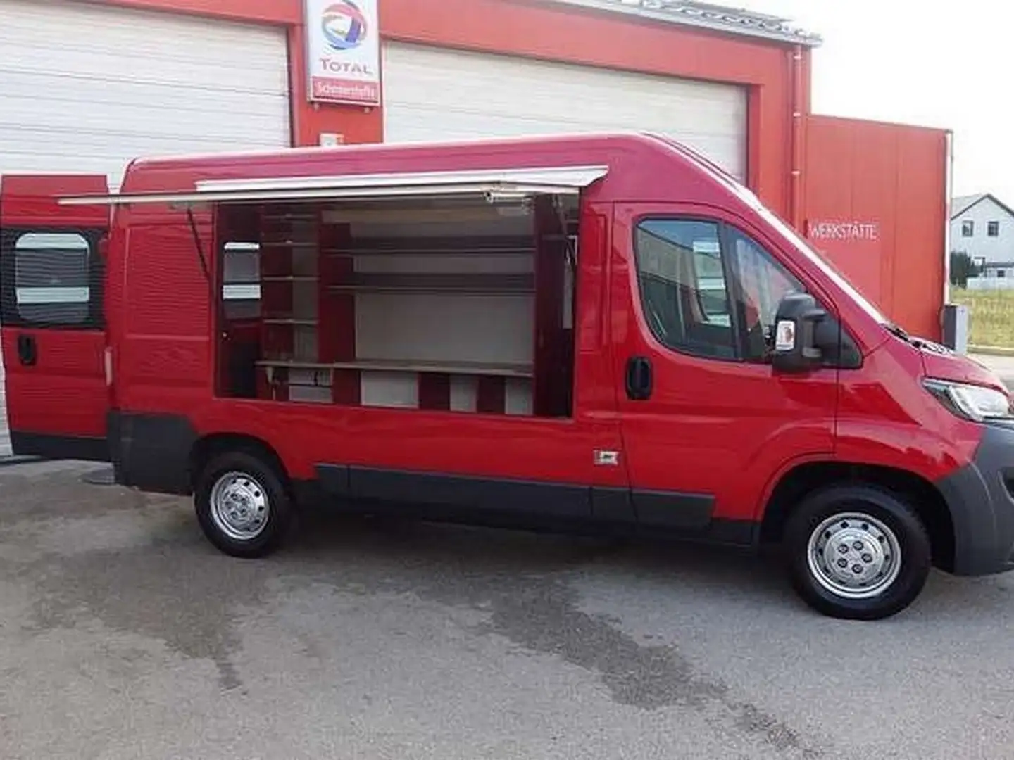Peugeot Boxer 2,2 HDI Food Truck Rood - 1