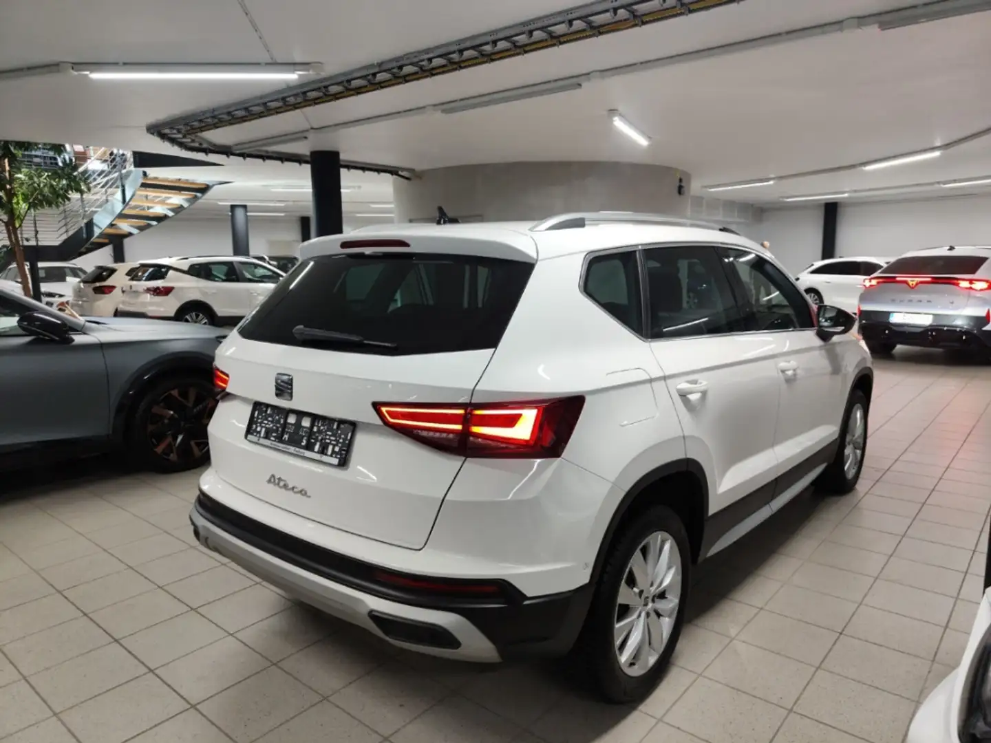 SEAT Ateca Xperience 2,0 TDI Navi Digitales Cockpit LED Sperr Weiß - 2