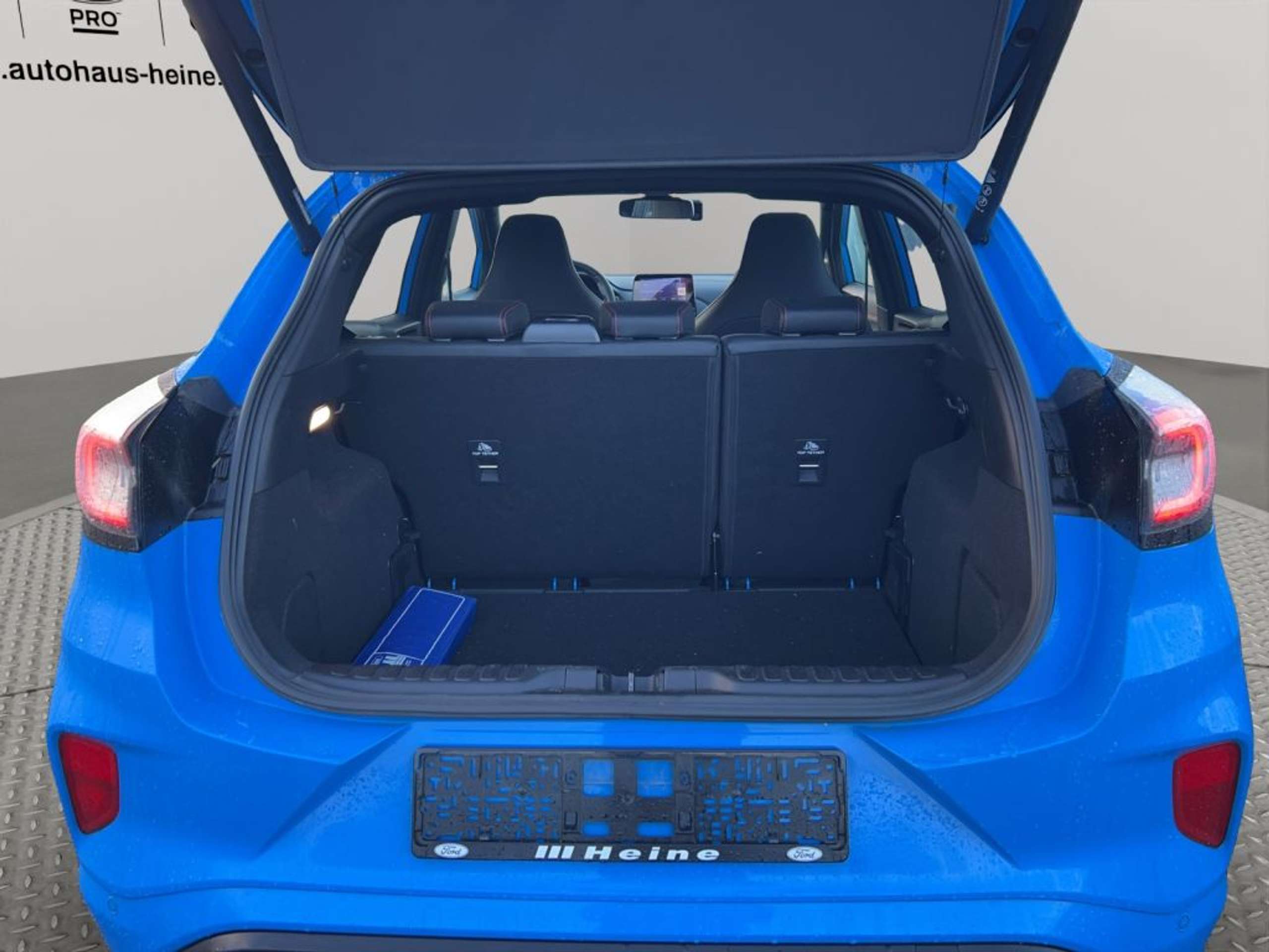 Fahrzeugabbildung Ford Puma 1.5 EcoBoost ST X - mit KI generiert/bearbeitet