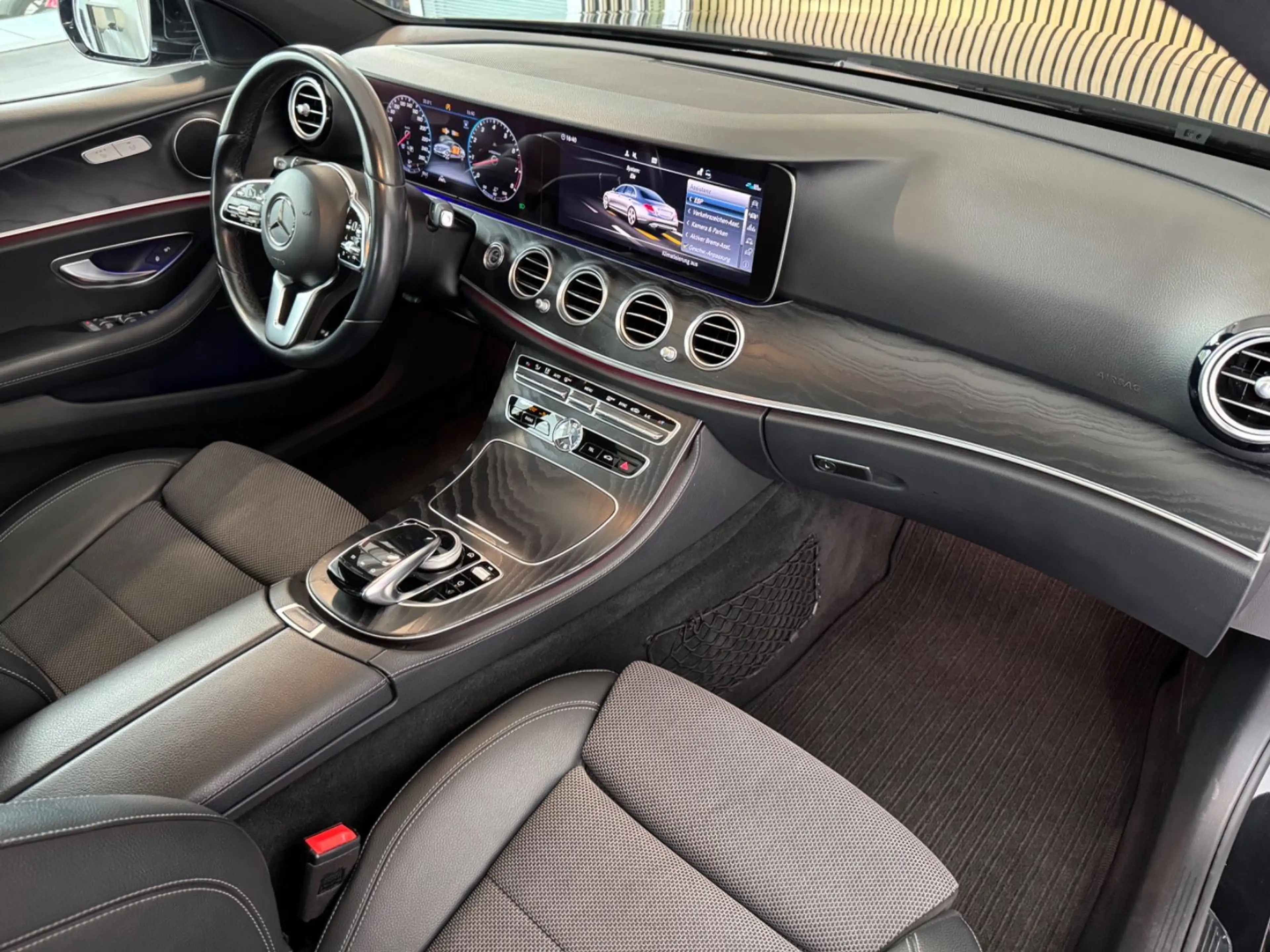 Mercedes-Benz E 450 E450 Lim. 4Matic *PANO/DISTR.-PLUS/360°/LED/SHZ* — photo 15