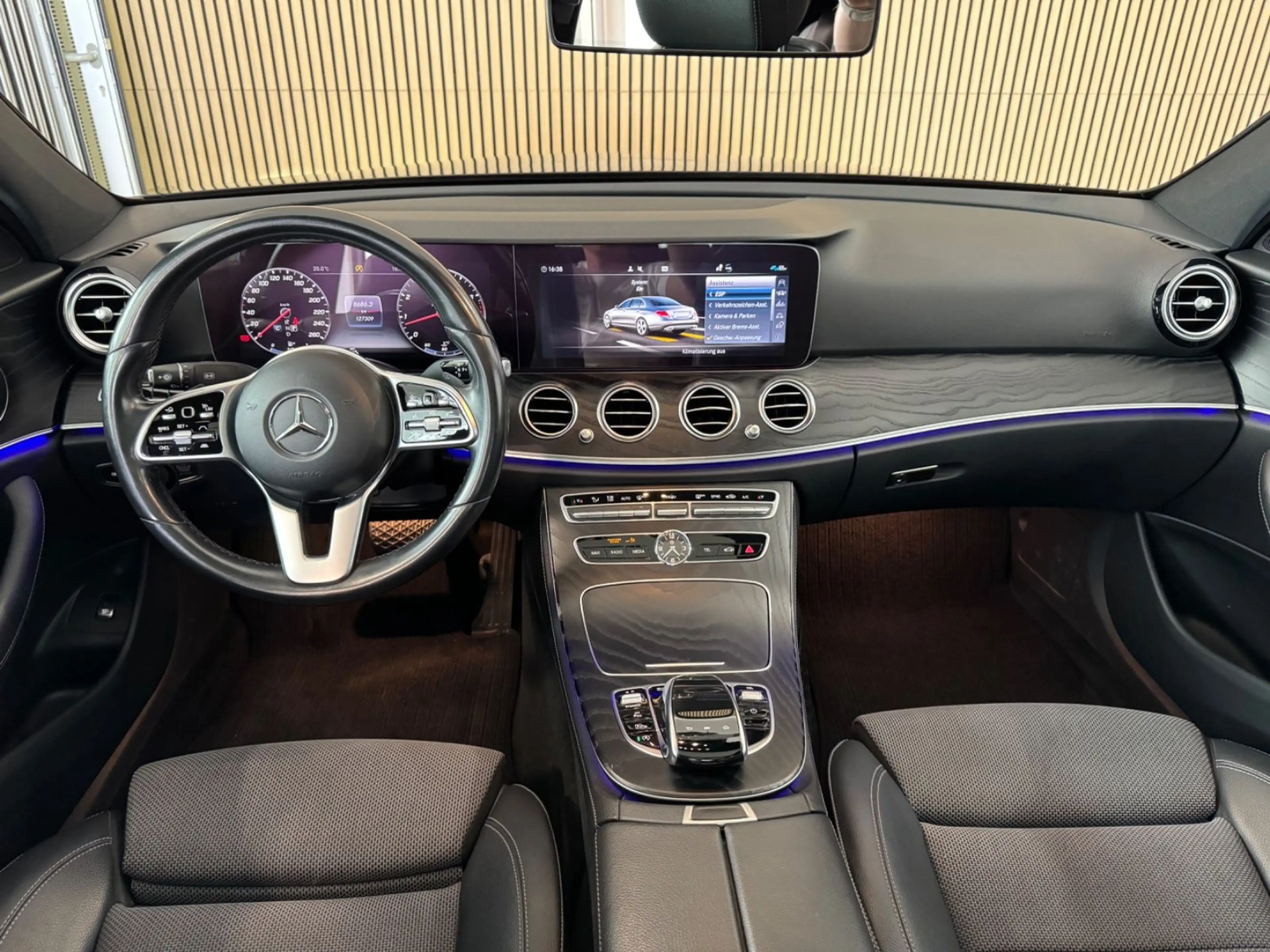 Mercedes-Benz E 450 E450 Lim. 4Matic *PANO/DISTR.-PLUS/360°/LED/SHZ* — photo 12