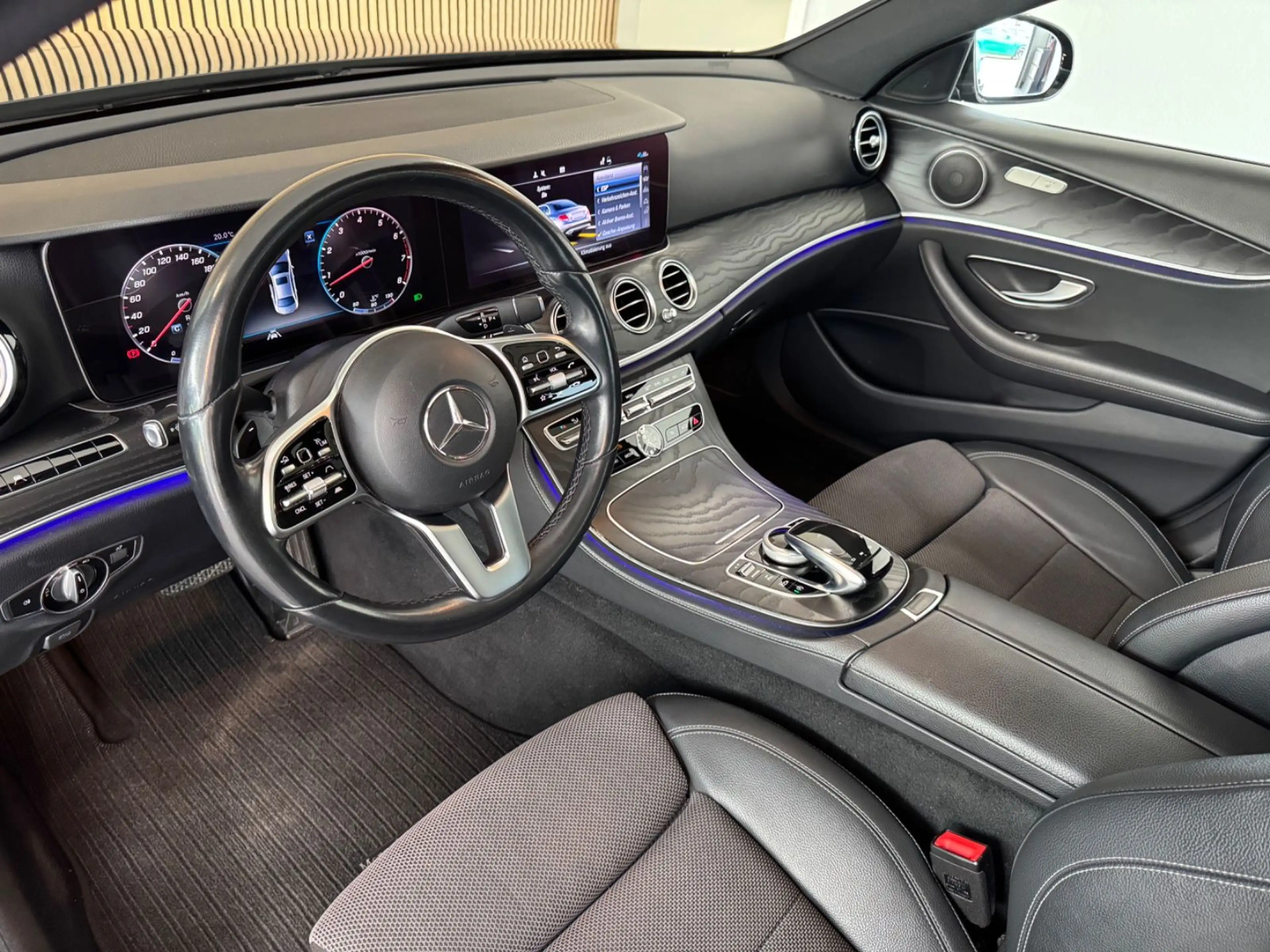 Mercedes-Benz E 450 E450 Lim. 4Matic *PANO/DISTR.-PLUS/360°/LED/SHZ* — photo 11