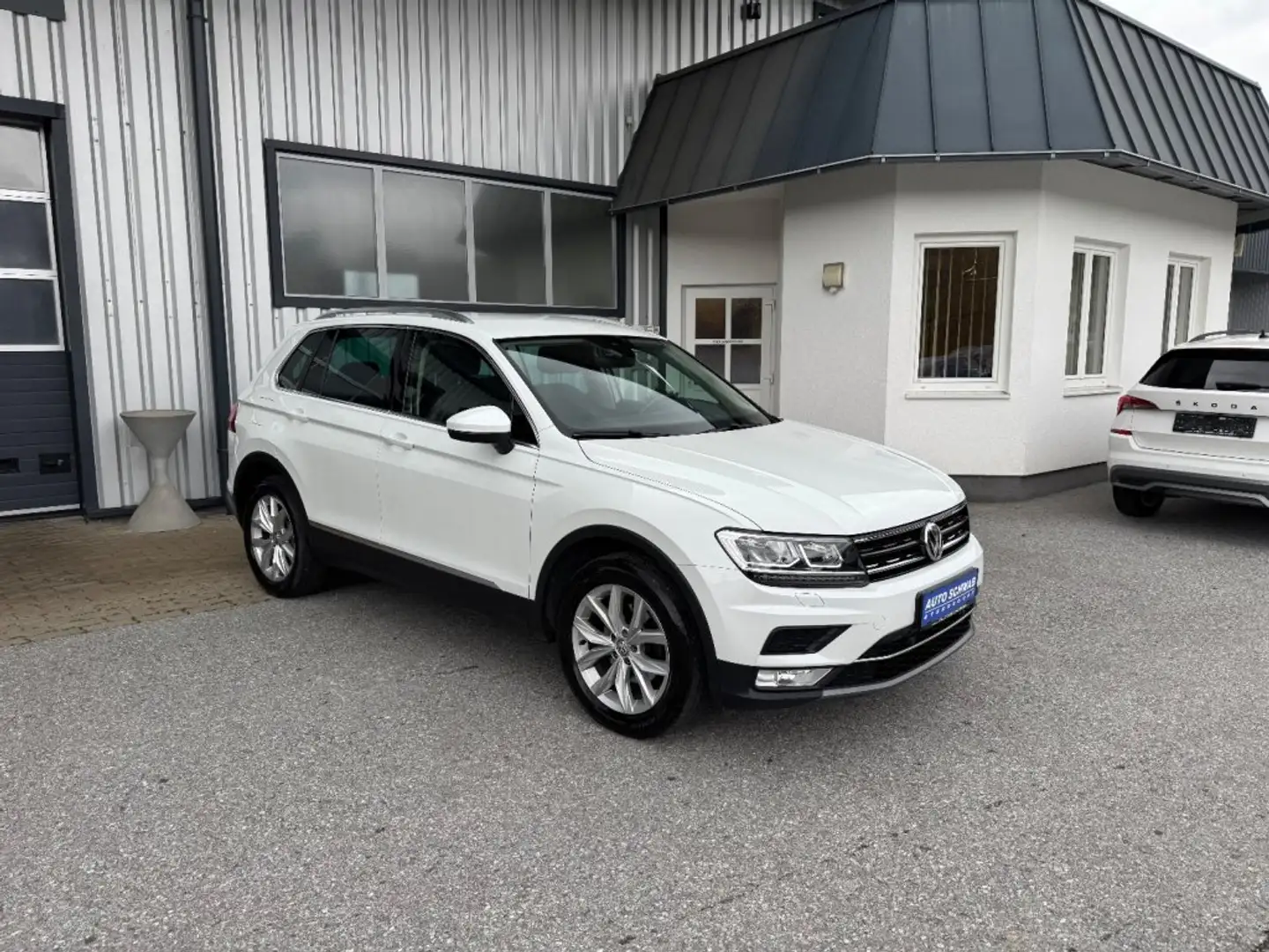 Volkswagen Tiguan 2.0 TDI 4-Motion Highline *AHV,LED,SITZHEIZUNG* Weiß - 1