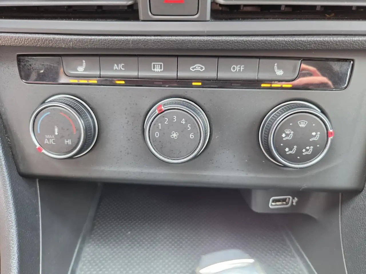 Volkswagen Jetta снимка Volkswagen Jetta