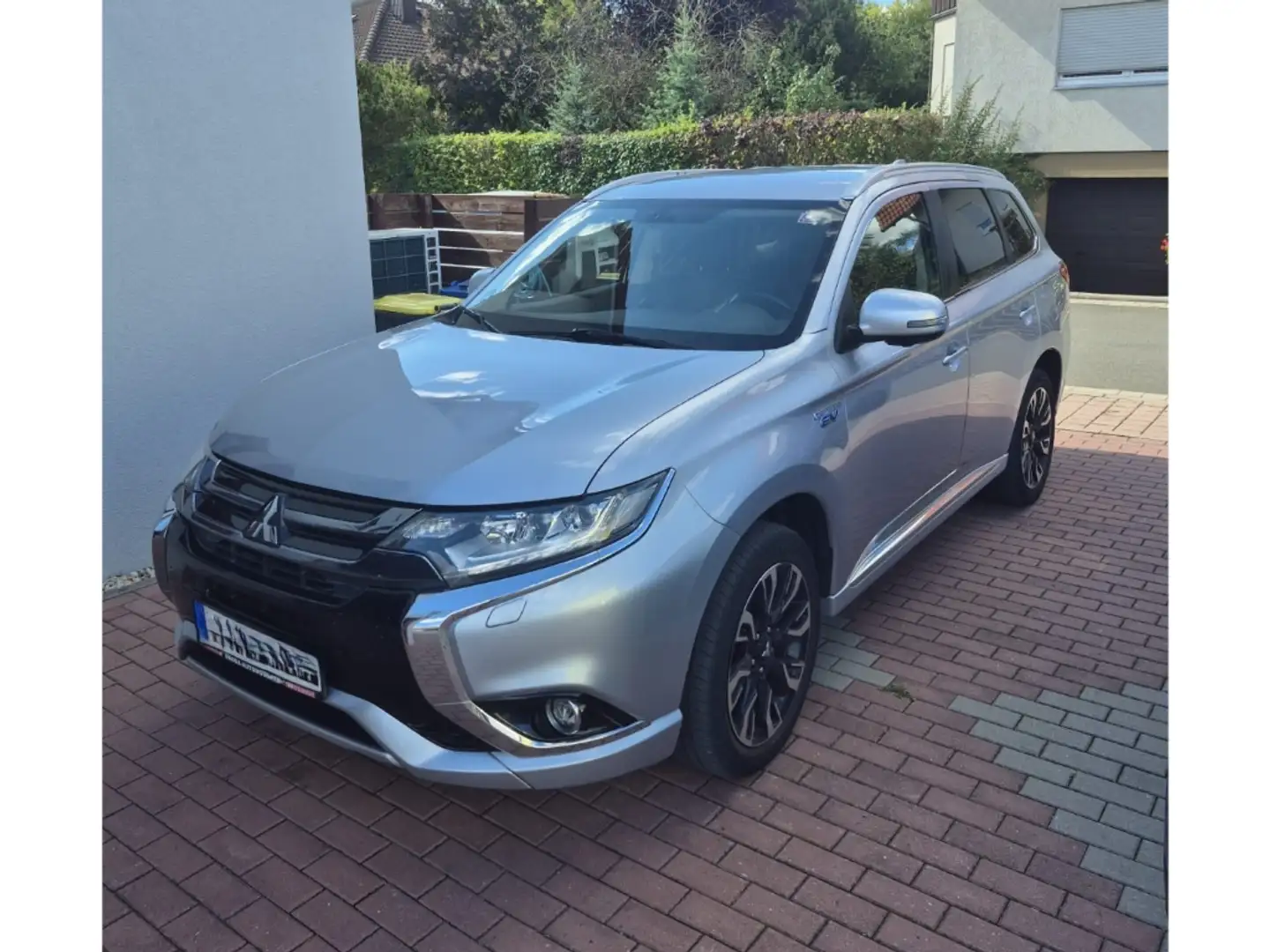 Mitsubishi Outlander PHEV Plus 4WD 2.0 Plug-in Hybrid KLIMA+TEMPOMAT+SI Zilver - 1