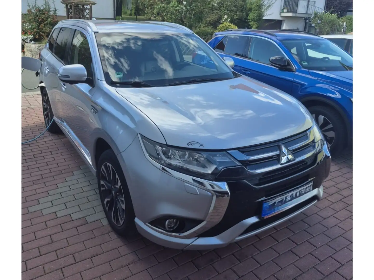 Mitsubishi Outlander PHEV Plus 4WD 2.0 Plug-in Hybrid KLIMA+TEMPOMAT+SI Zilver - 2