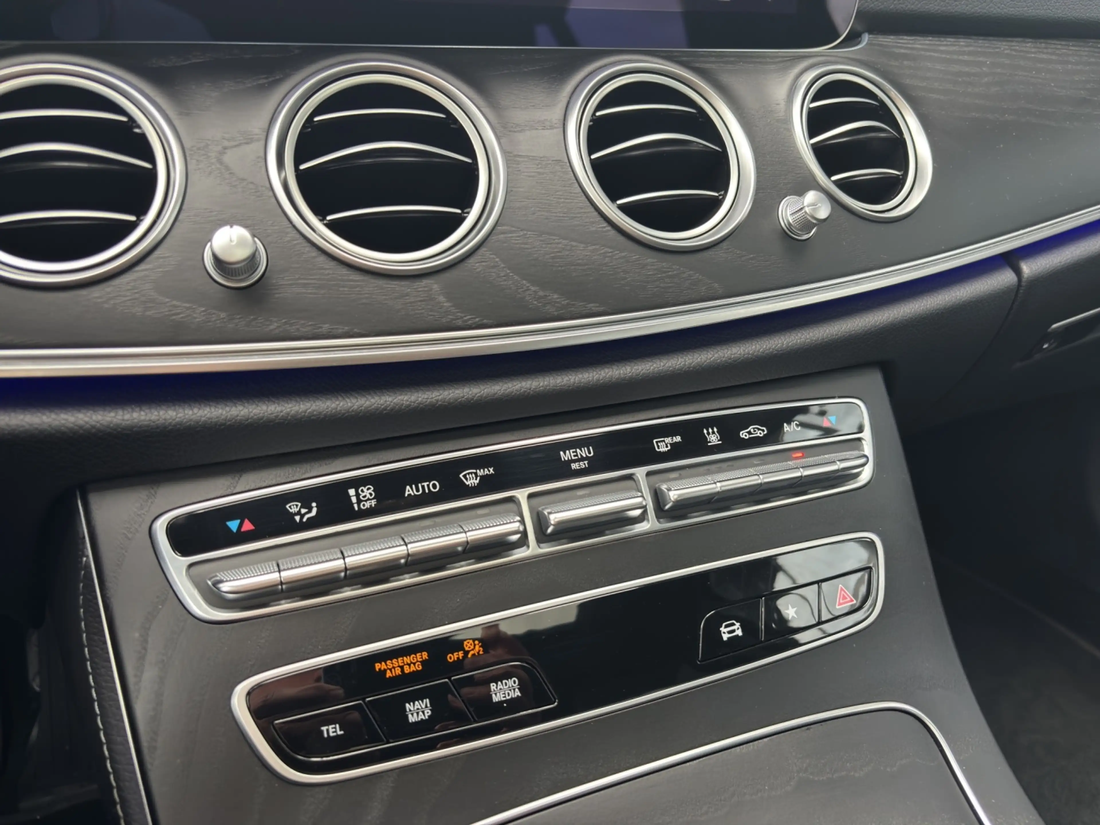 Mercedes-Benz E 300 e T AMG*LED*AHK*SHD*Night**360°*El.Heckkl. — photo 13