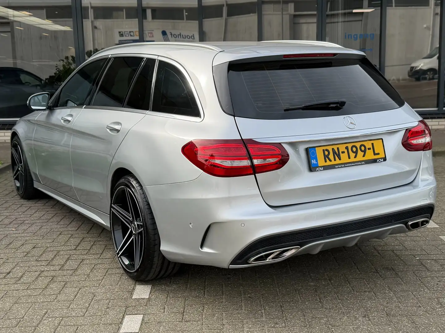 Mercedes-Benz C 180 Estate Sport Edition Premium Plus AMG-PAKKET Grau - 2