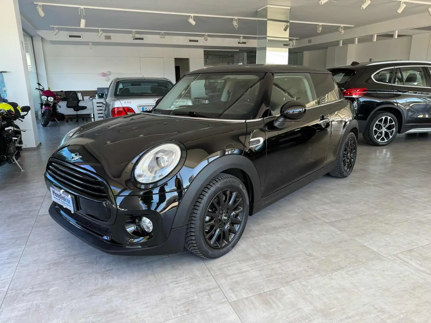 MINI Cooper D 1.5 Cooper D km 39000 Noir - 1