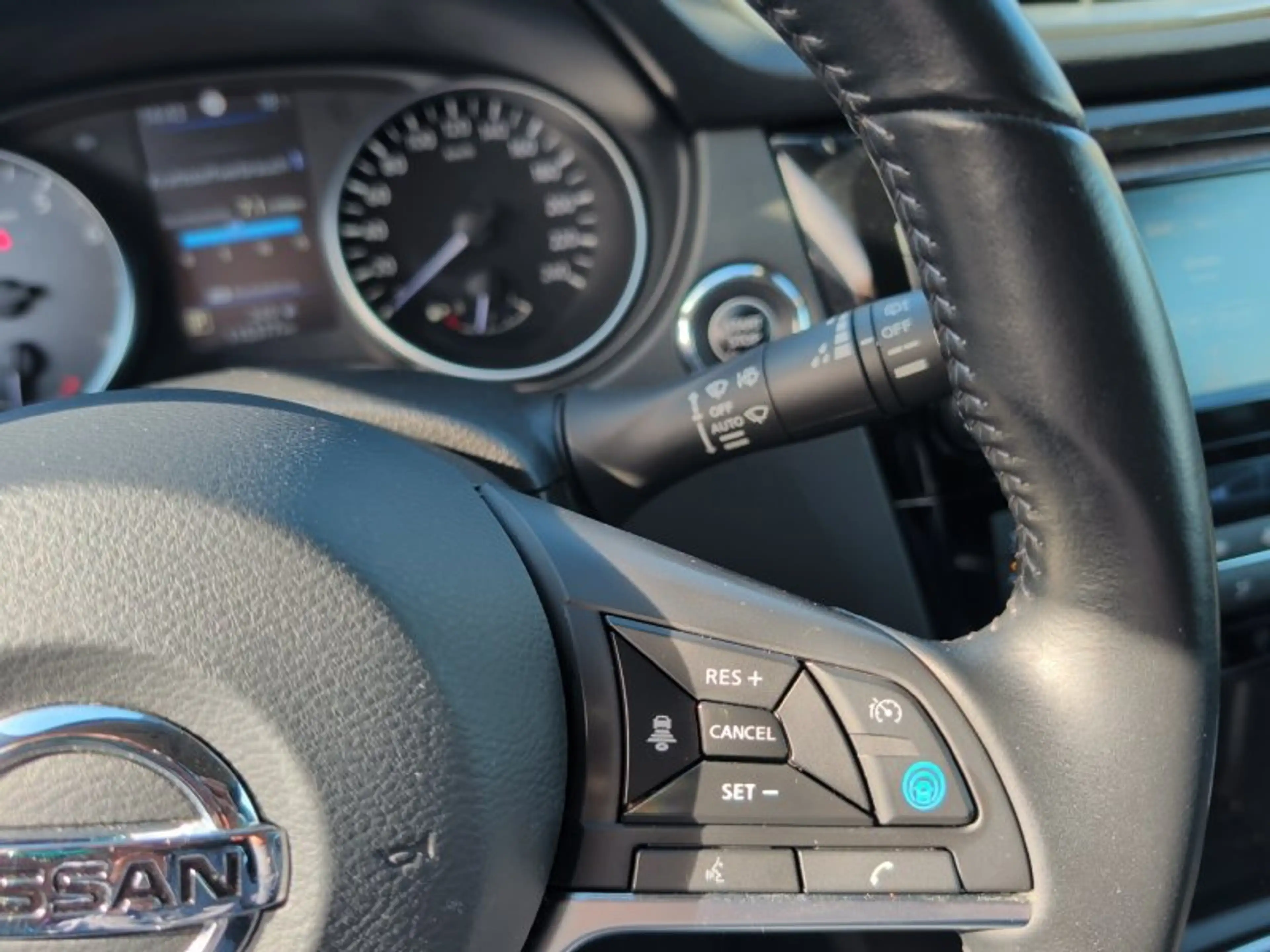 Nissan Qashqai 1.3 DIG-T  N-Connecta — photo 18