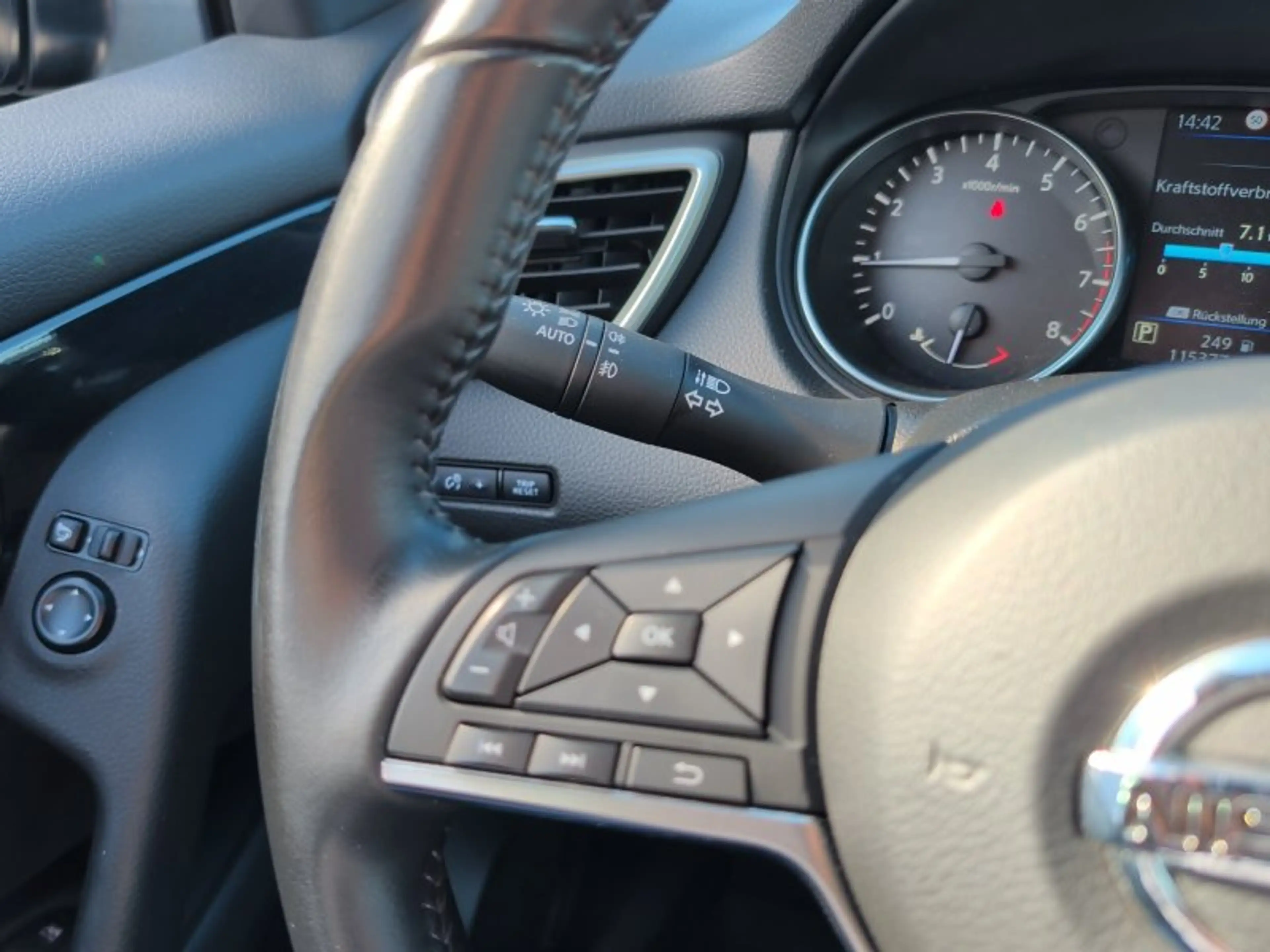 Nissan Qashqai 1.3 DIG-T  N-Connecta — photo 17
