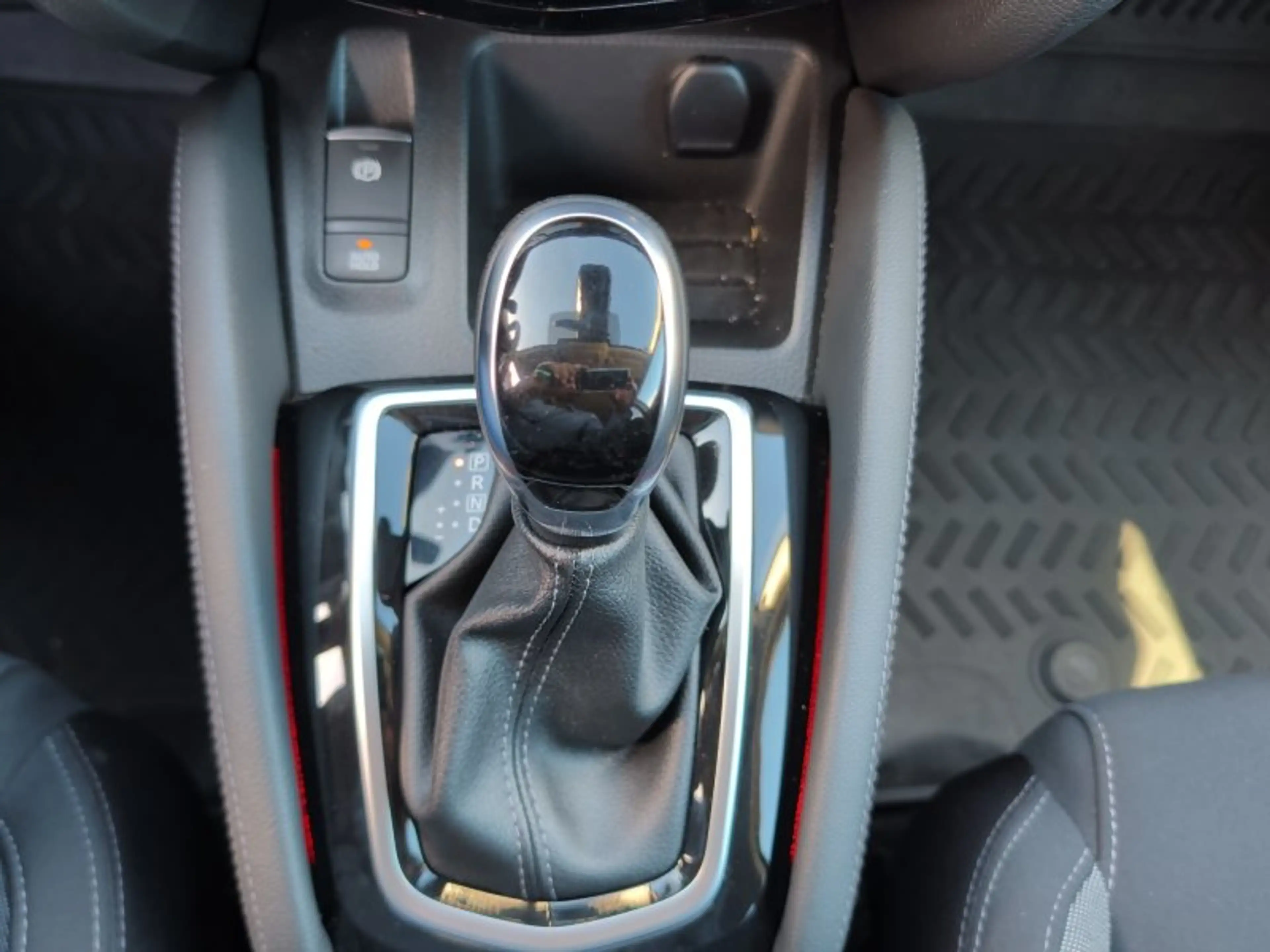 Nissan Qashqai 1.3 DIG-T  N-Connecta — photo 28
